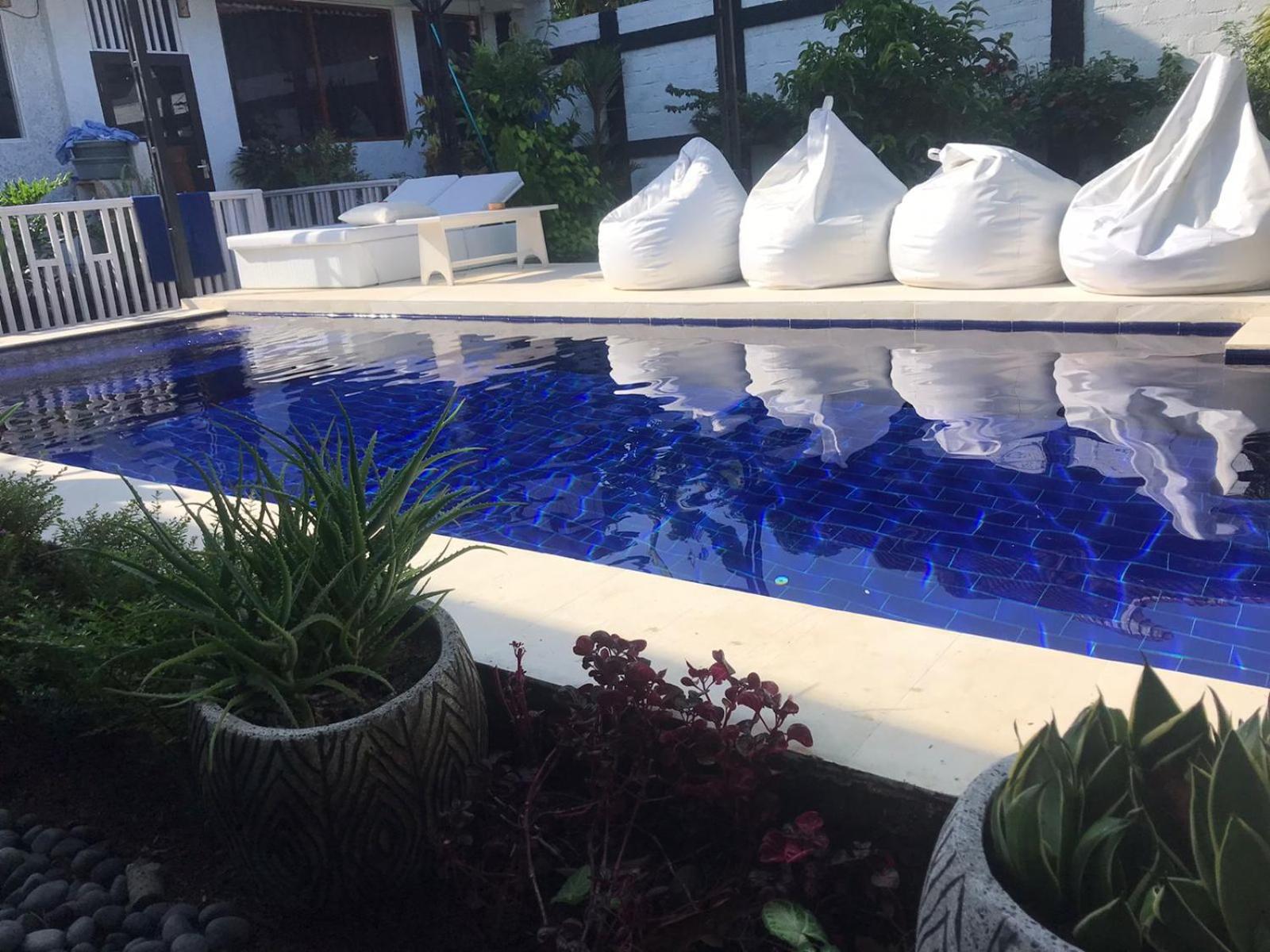 Double Room with Pool View - Photo 11