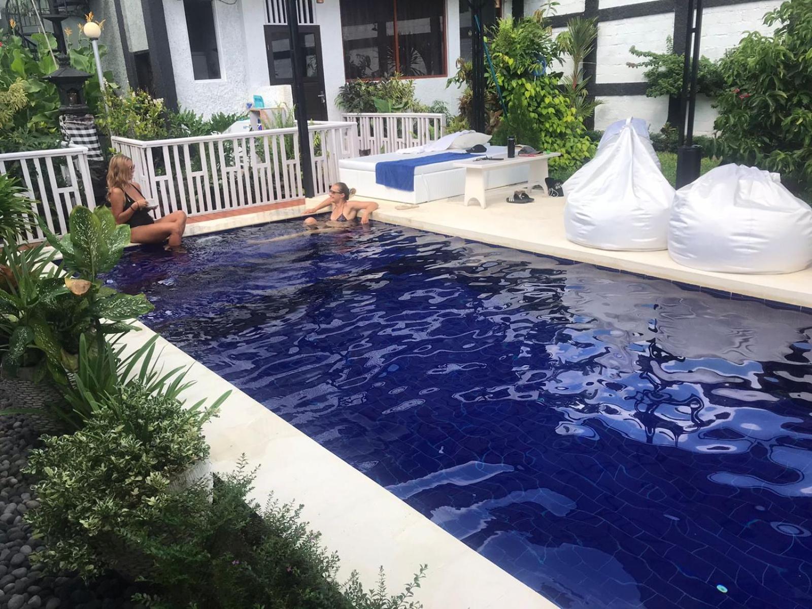 Double Room with Pool View - Photo 10