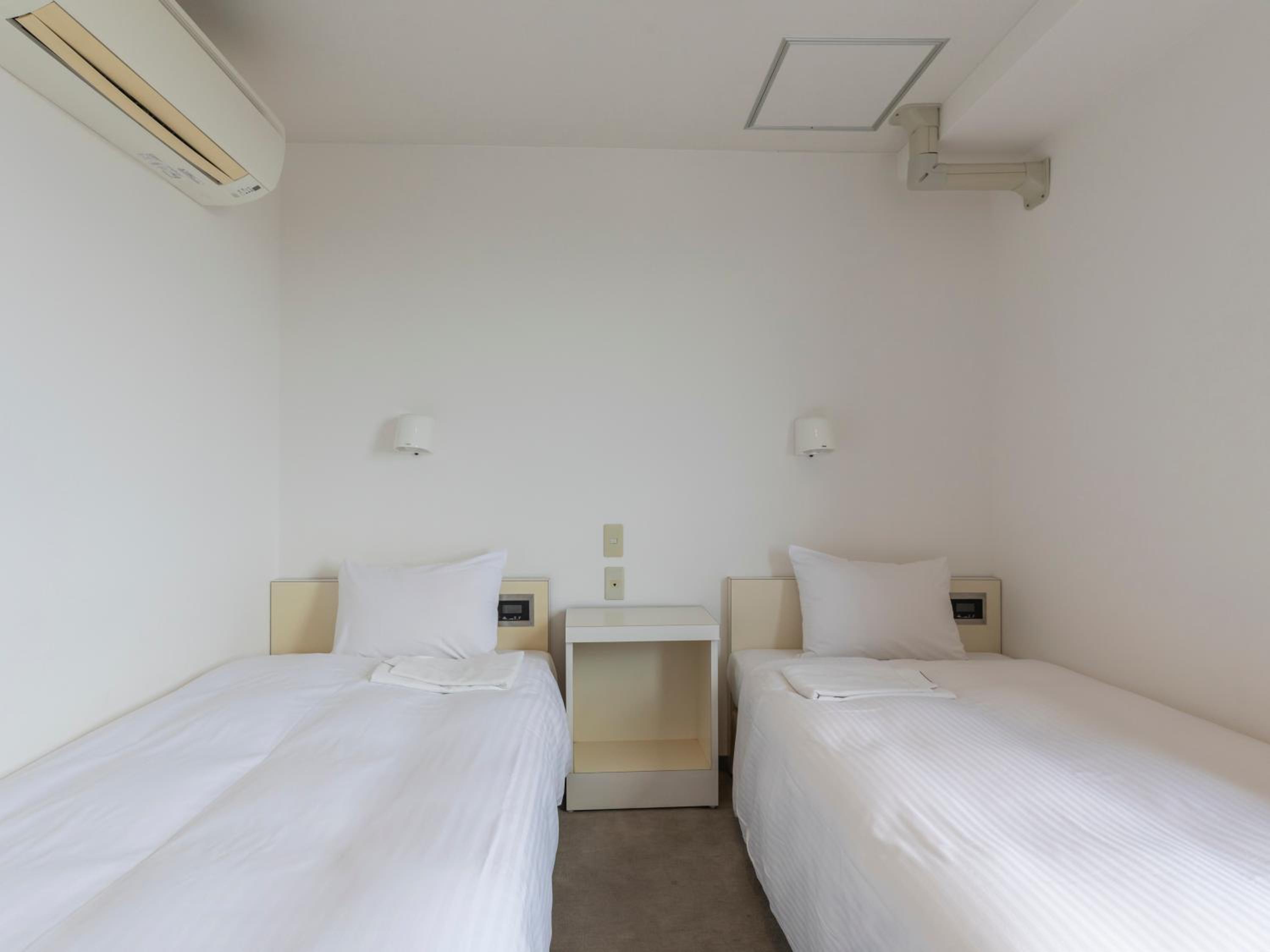 Twin Room - Smoking - Photo 2
