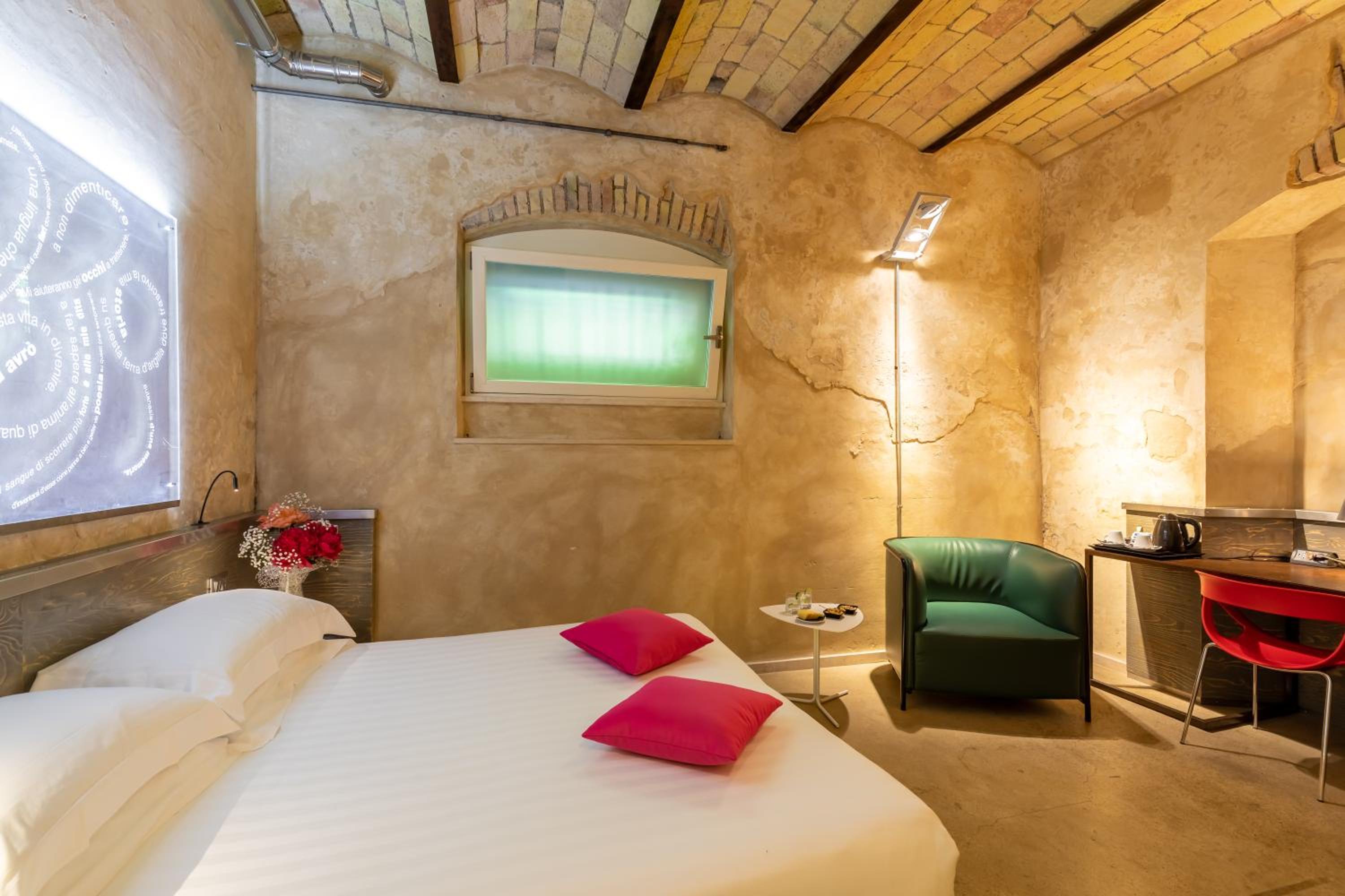 Design Standard Double or Twin Room with High Window photo 1