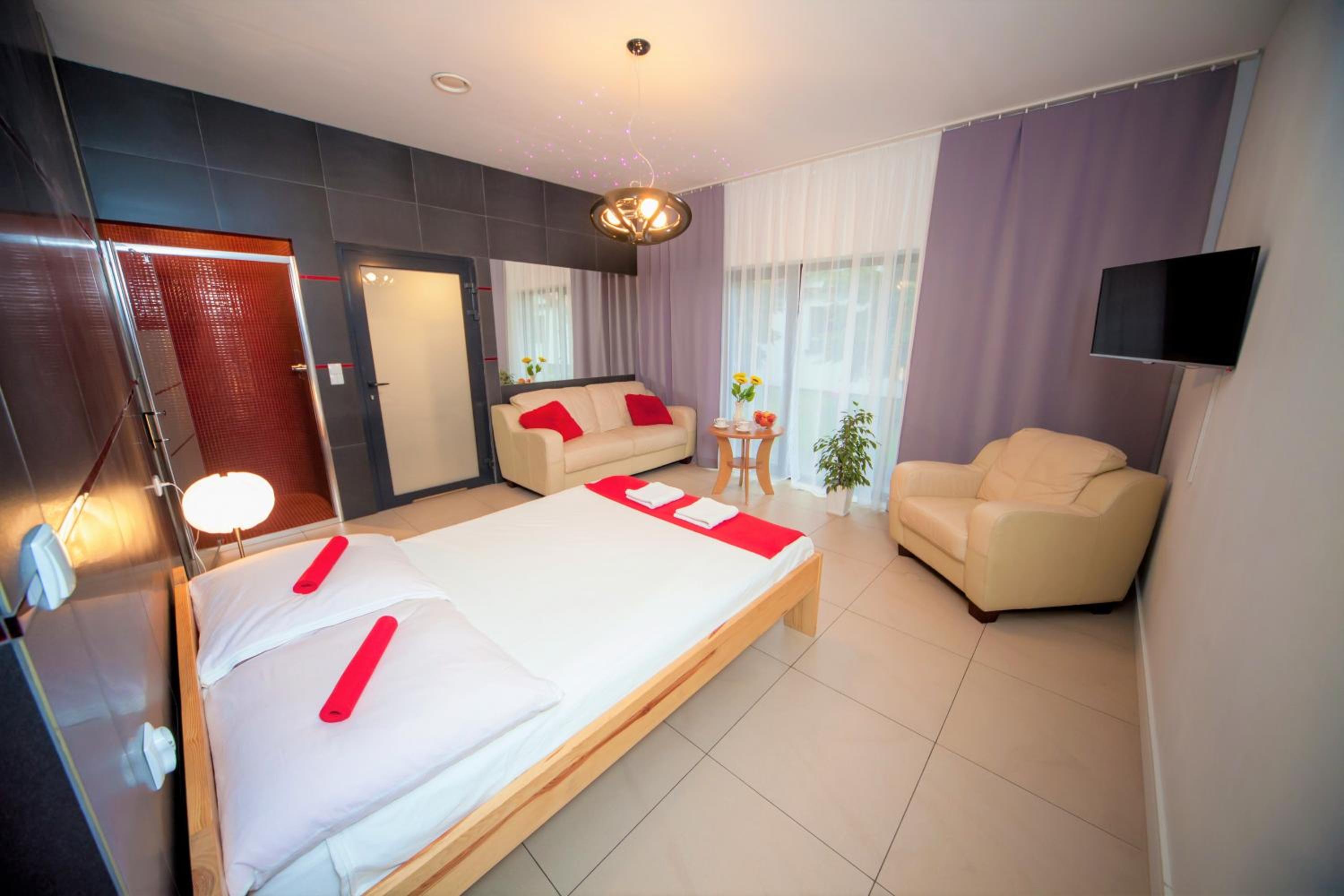 Deluxe Double Room with Shower photo 2
