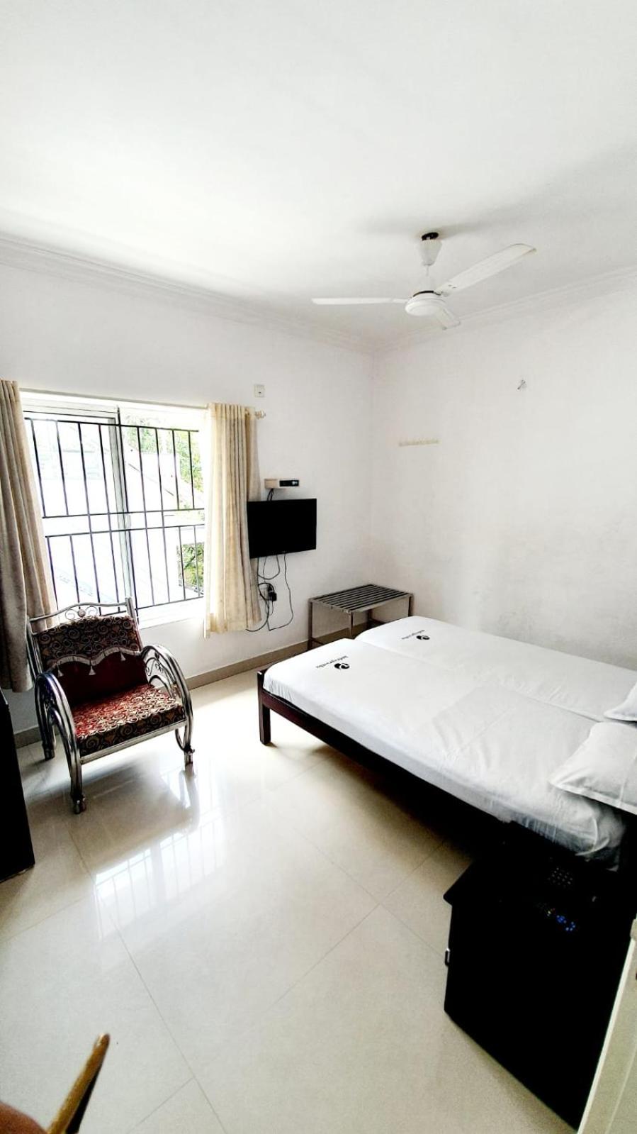 Deluxe Double Room (2 Adults + 1 Child) photo 2