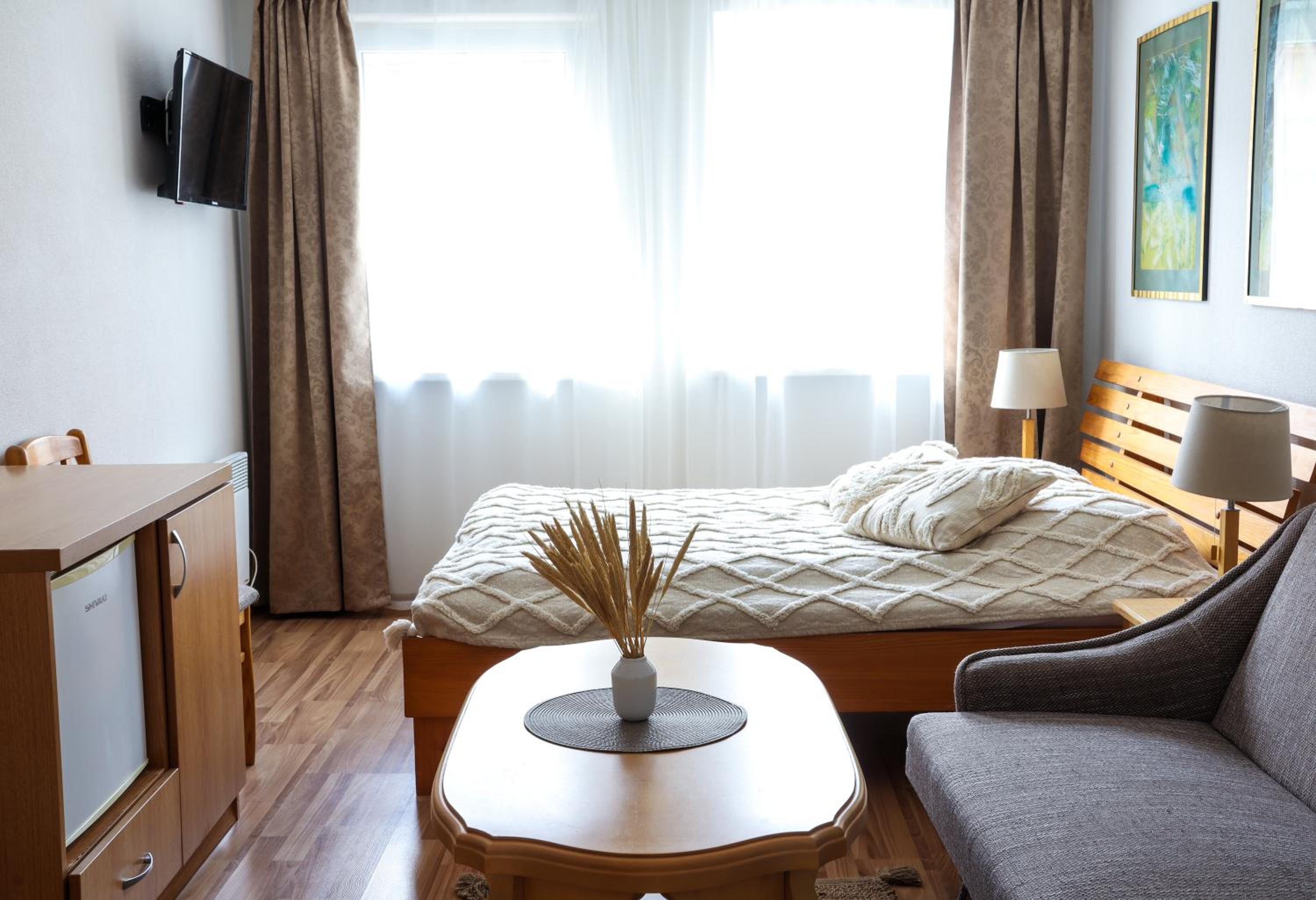 Standard Double Room - Photo 12