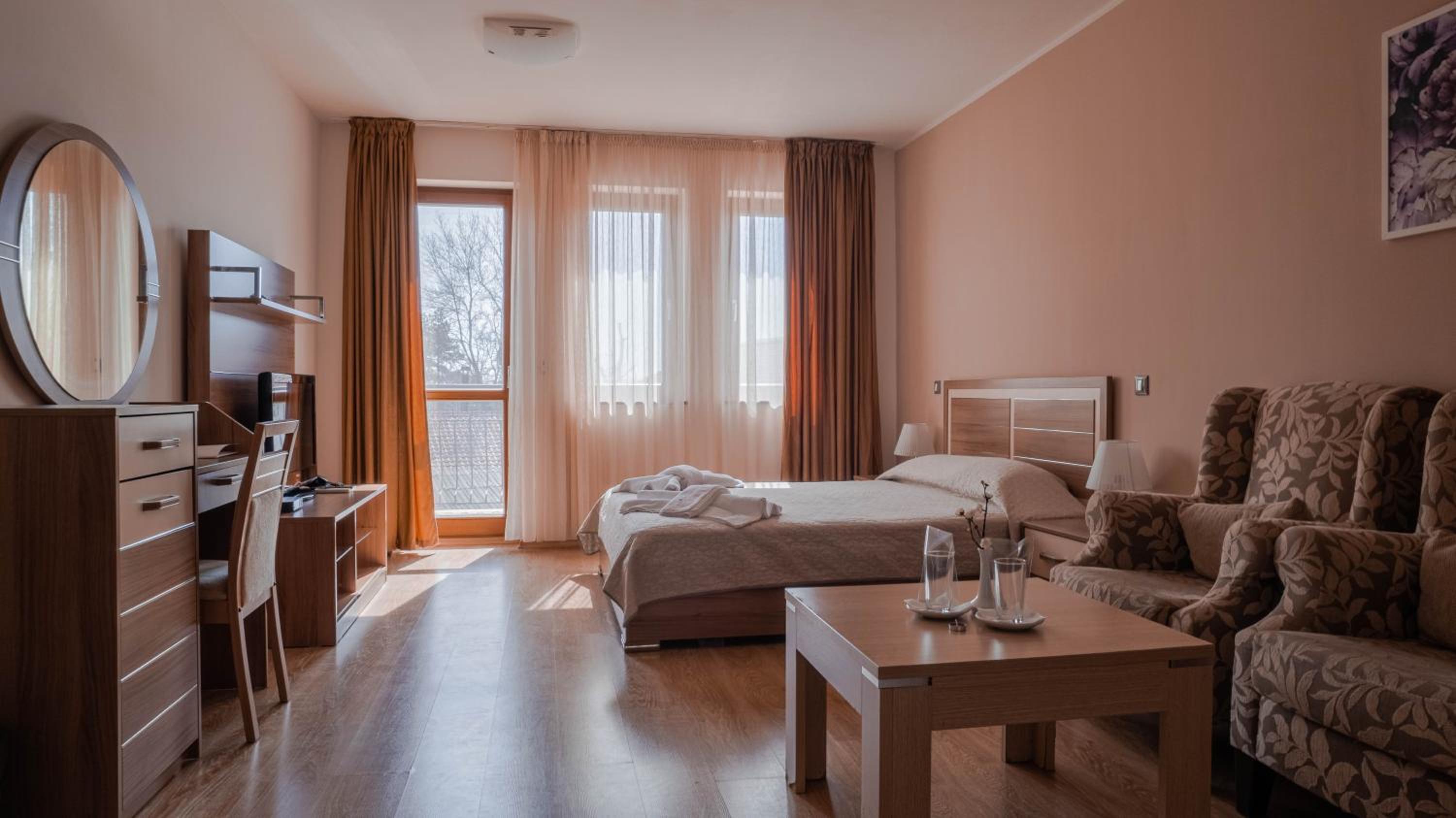 One-Bedroom Suite (2 Adults + 2 Children) photo 2