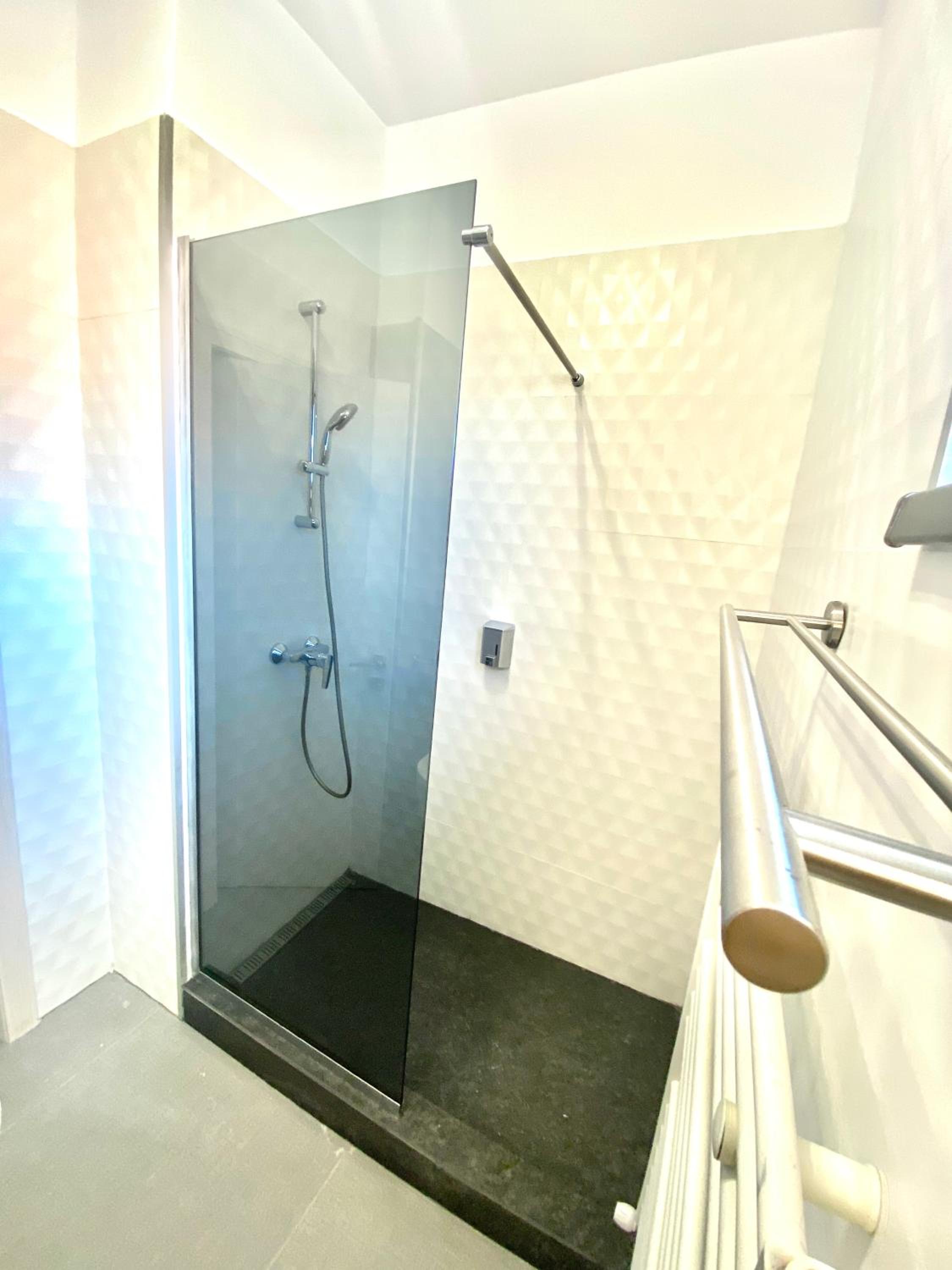 Economy Triple Room - Photo 14