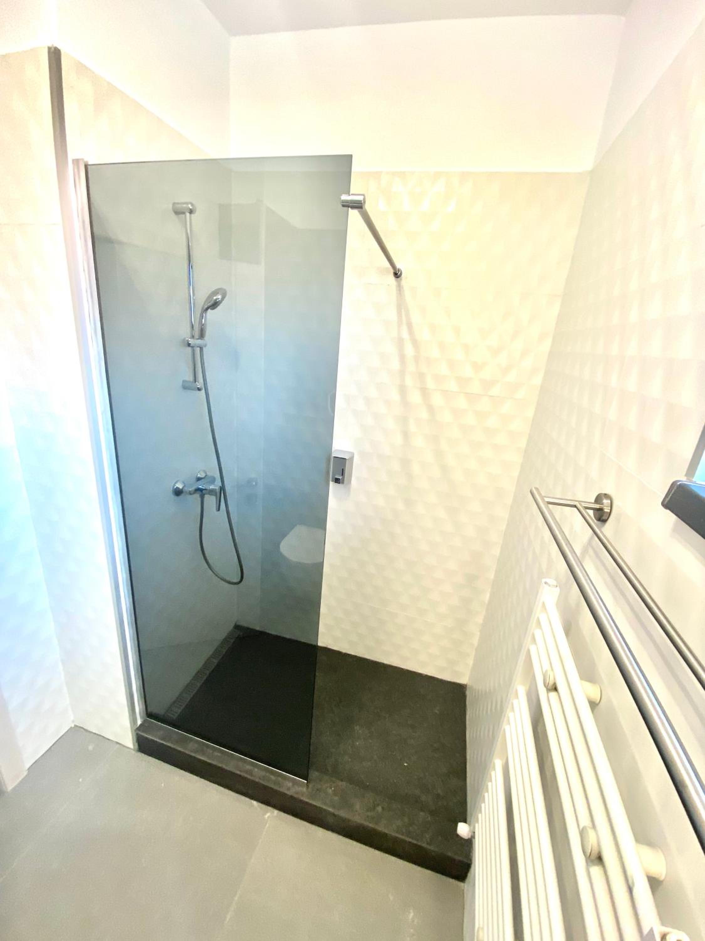 Economy Triple Room - Photo 15