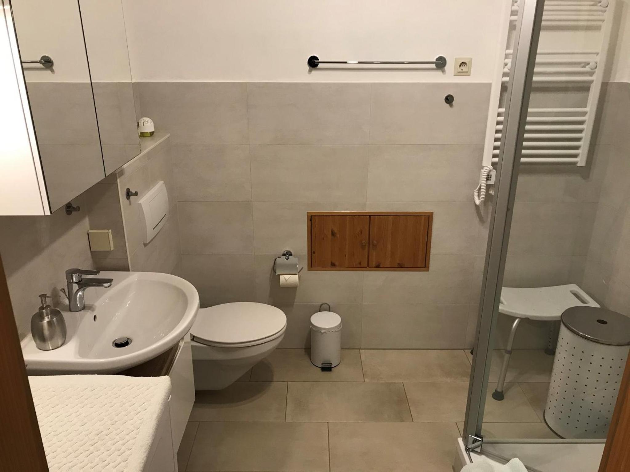 Apartment with Shower photo 2