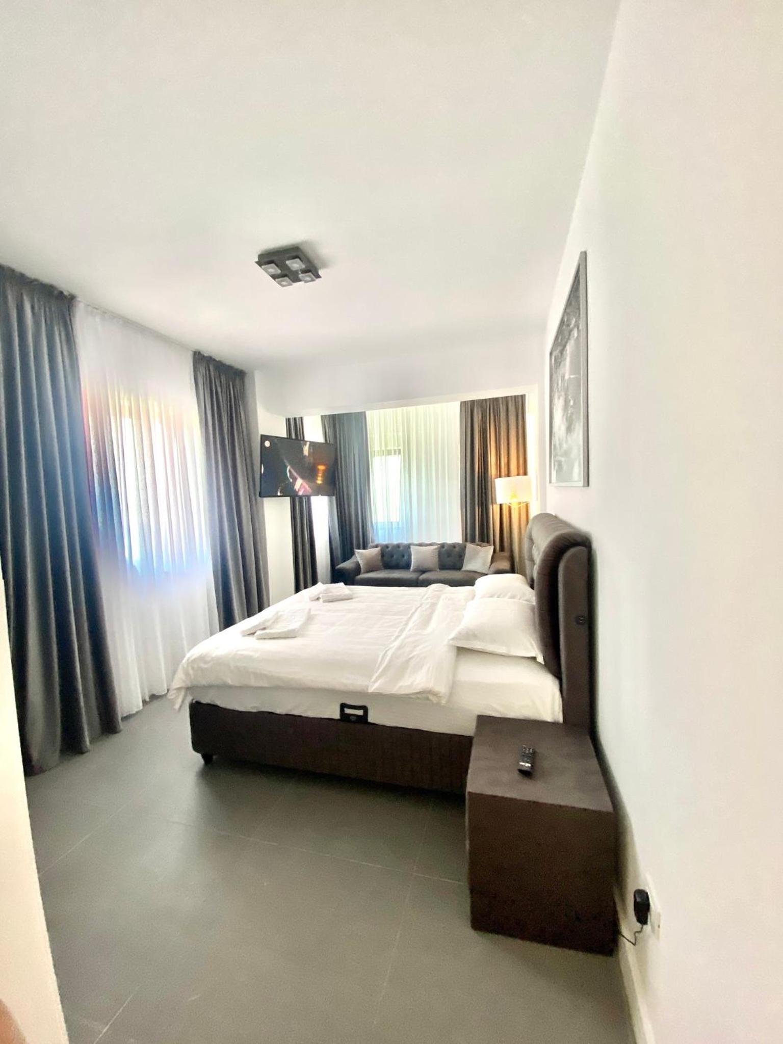 Economy Triple Room - Photo 16