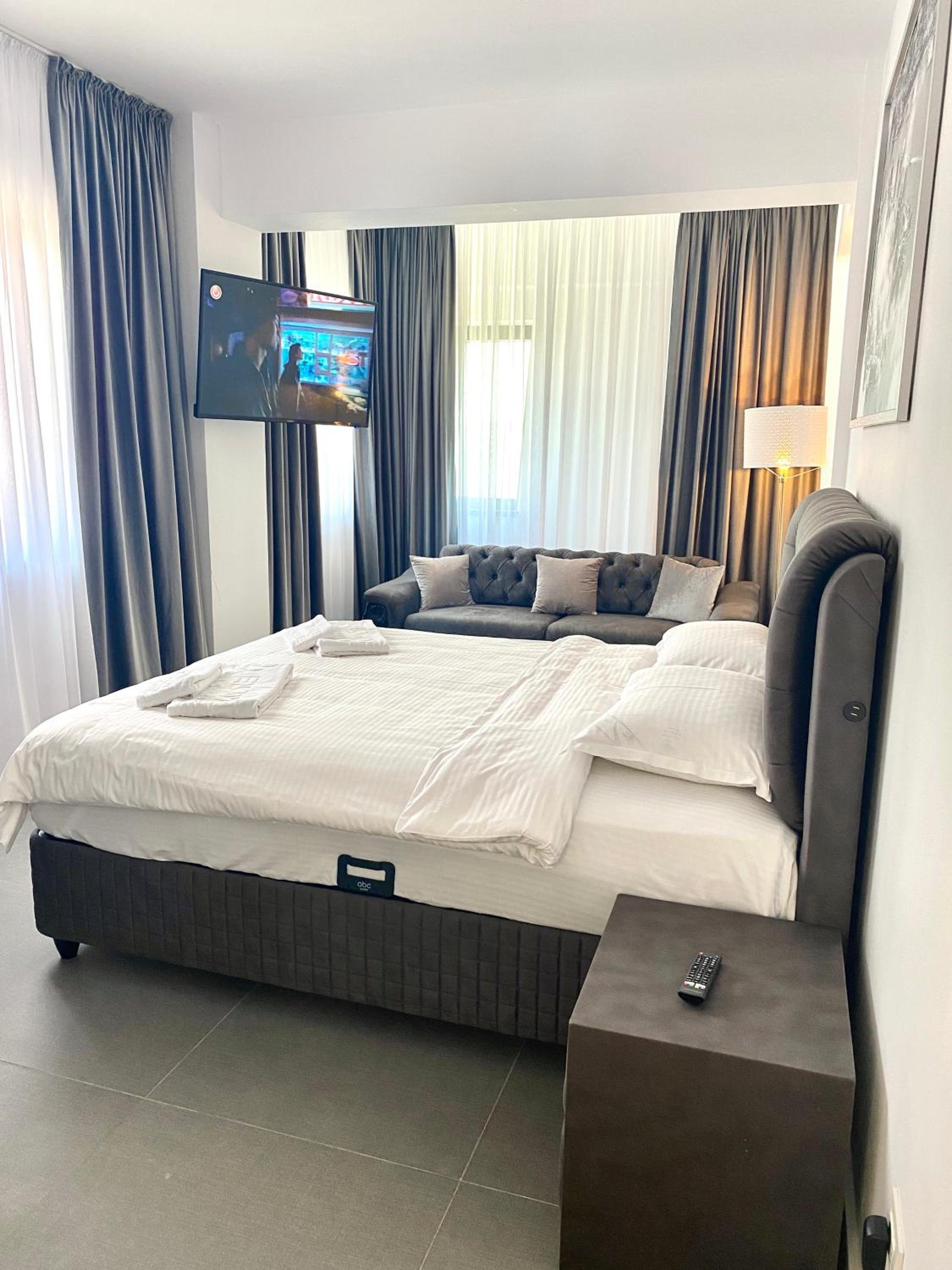 Economy Triple Room - Photo 17