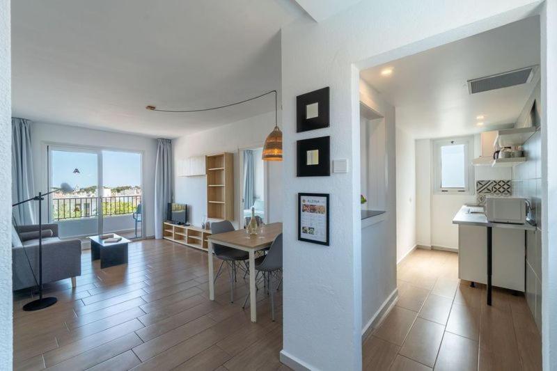 Comfort Two-Bedroom Apartment with Terrace photo 3