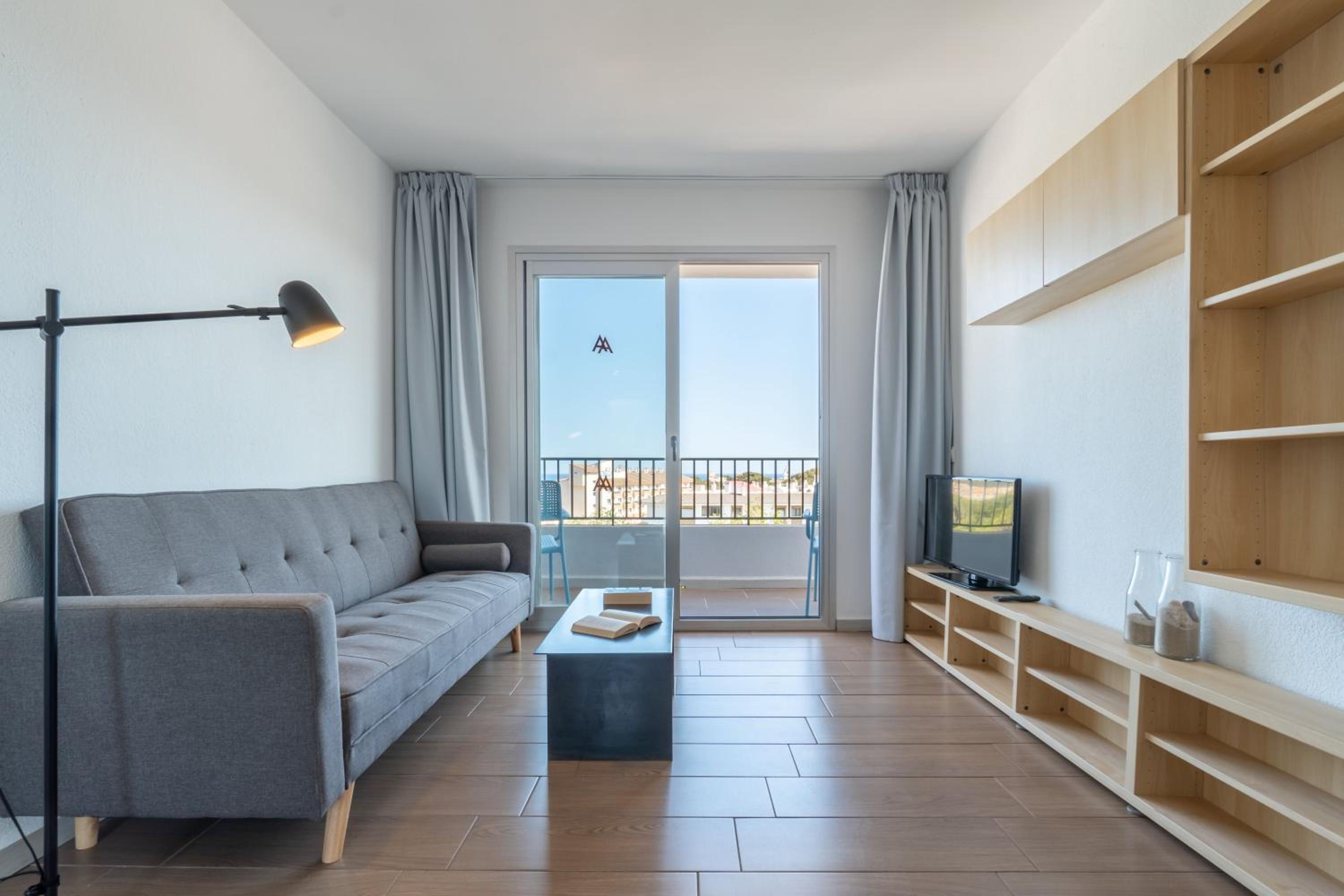 Apartamento de Dos Dormitorios con Terraza confortable
