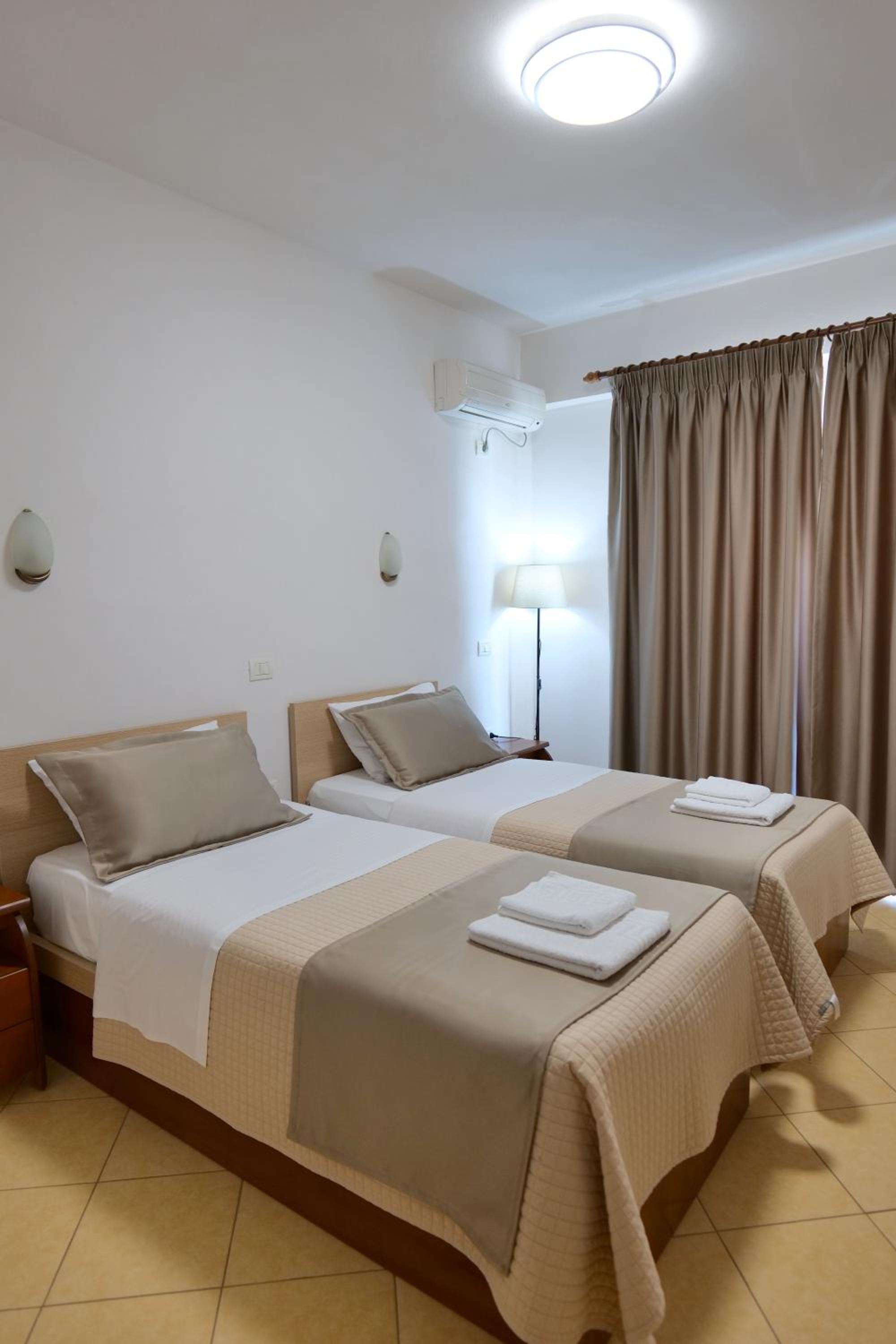 Twin Room with Sea View photo 1