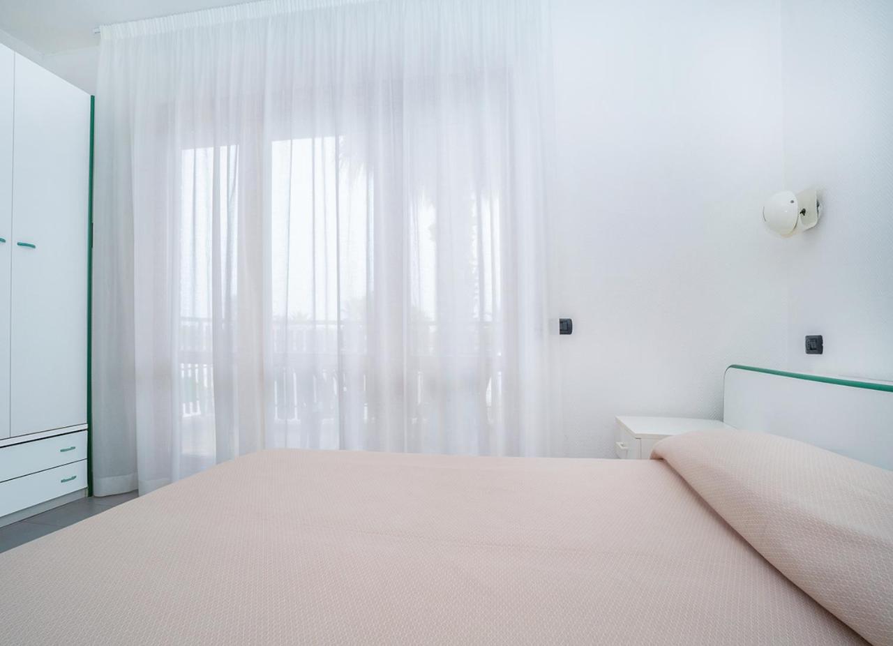 One-Bedroom Apartment - Photo 1