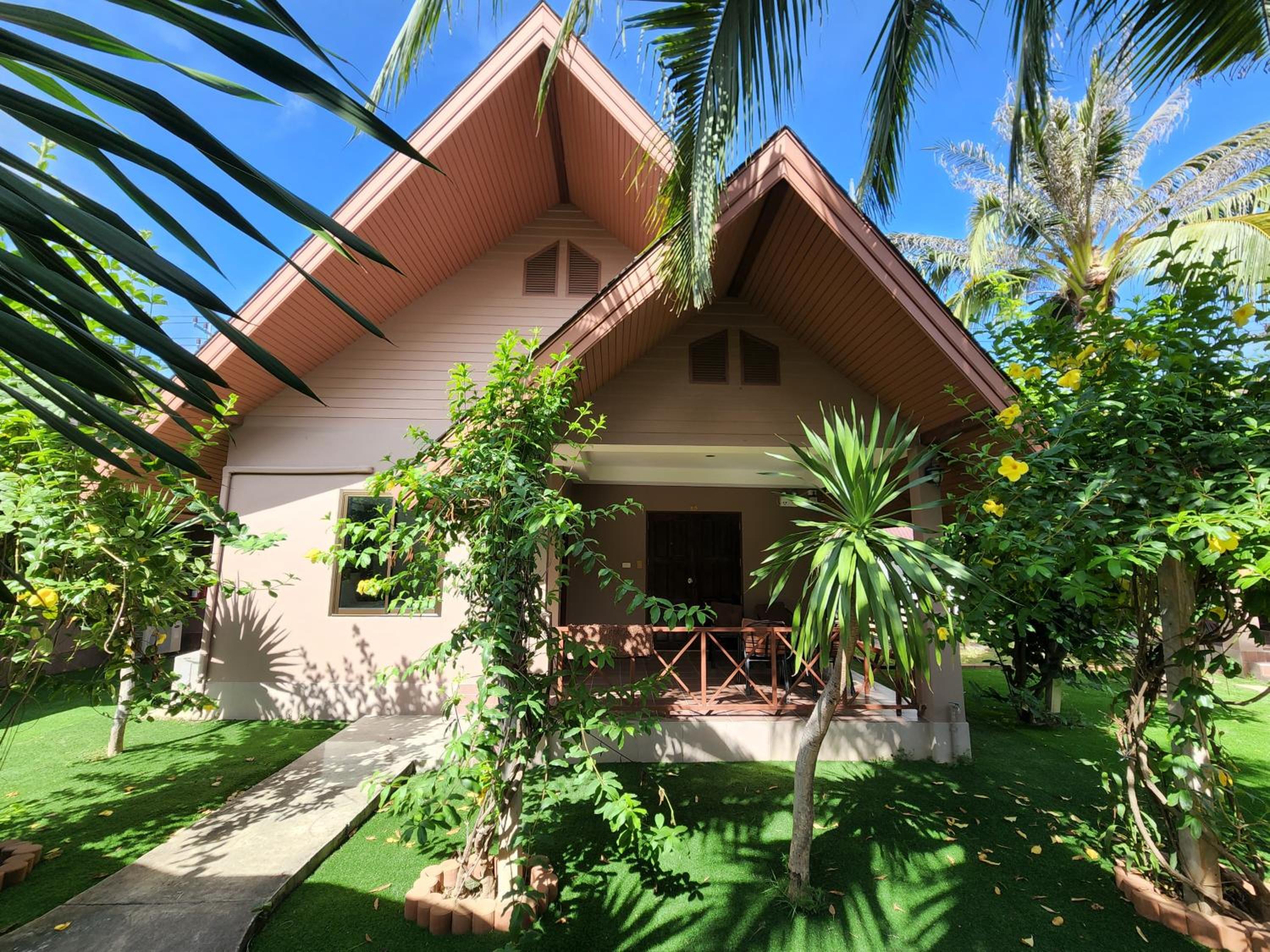 Two-Bedroom Bungalow with no connecting door (4 Adults) photo 3
