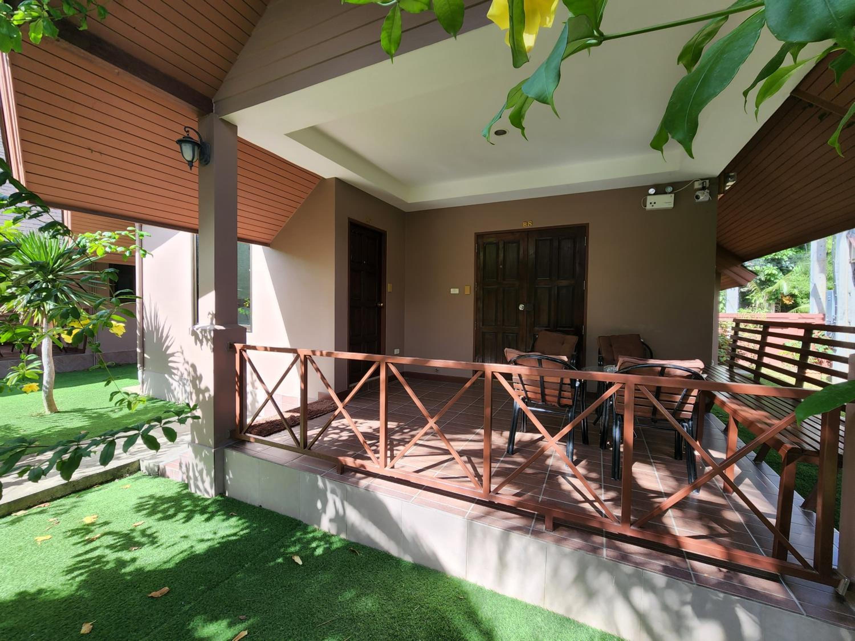Two-Bedroom Bungalow with no connecting door (4 Adults) photo 2