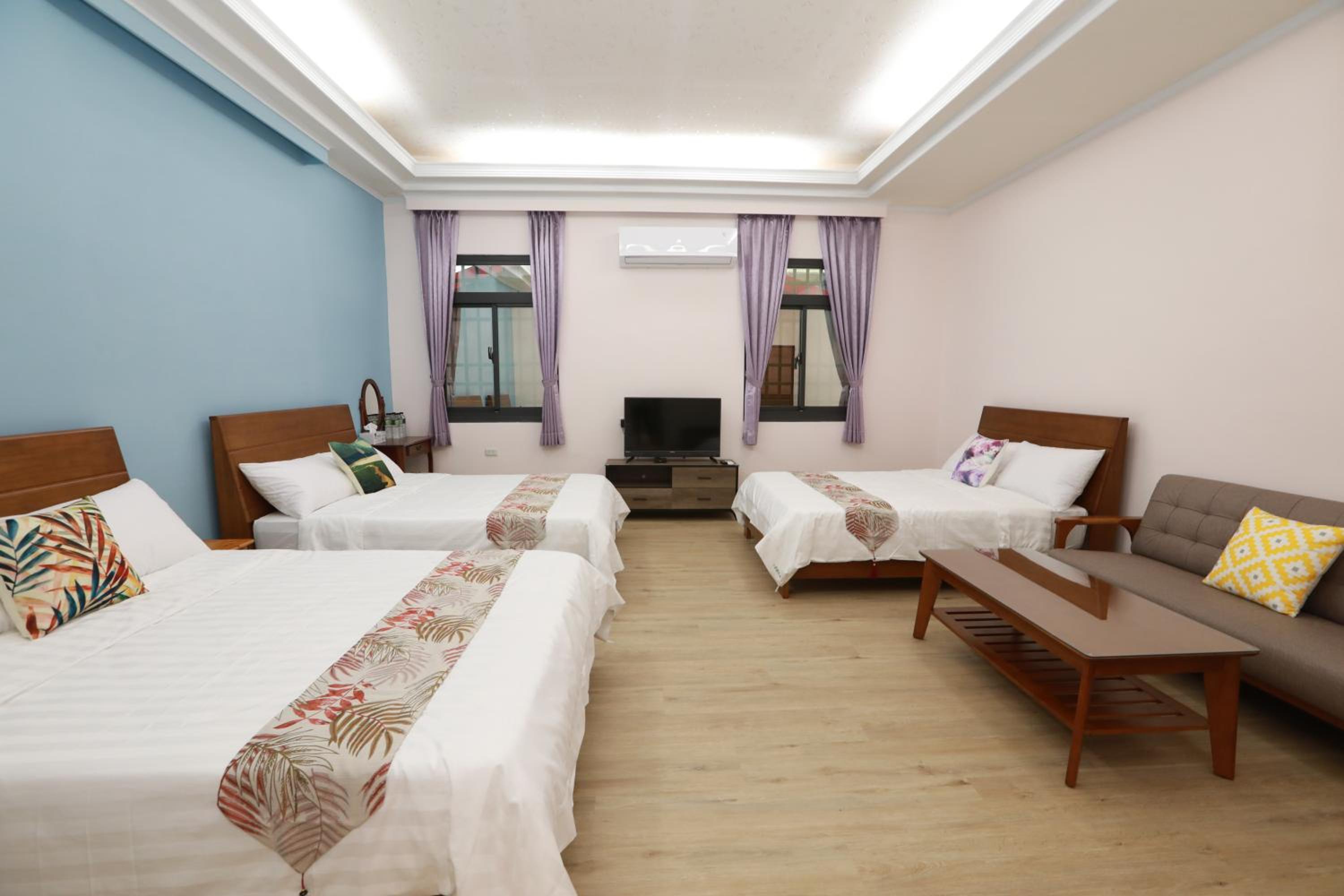 Deluxe Family Suite photo 2