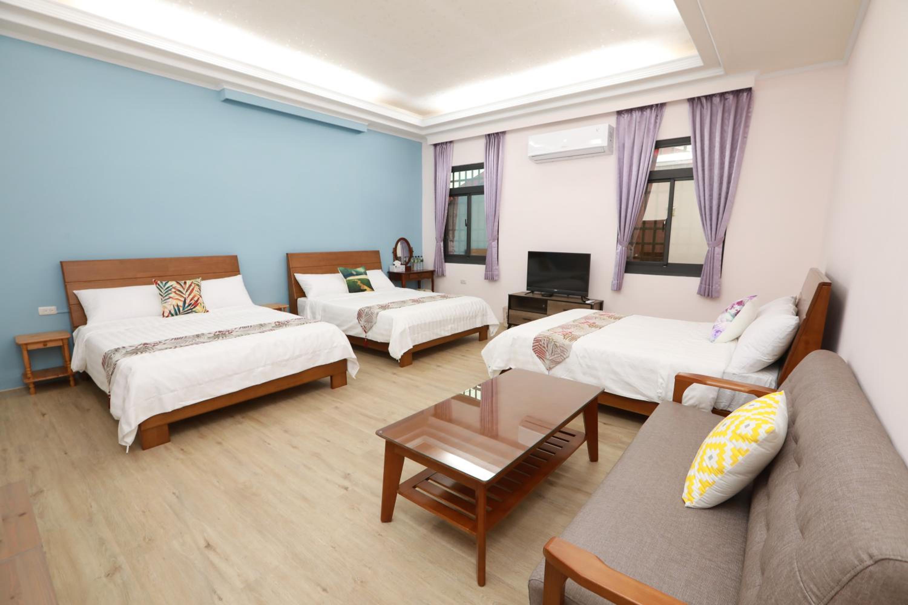 Deluxe Family Suite photo 1