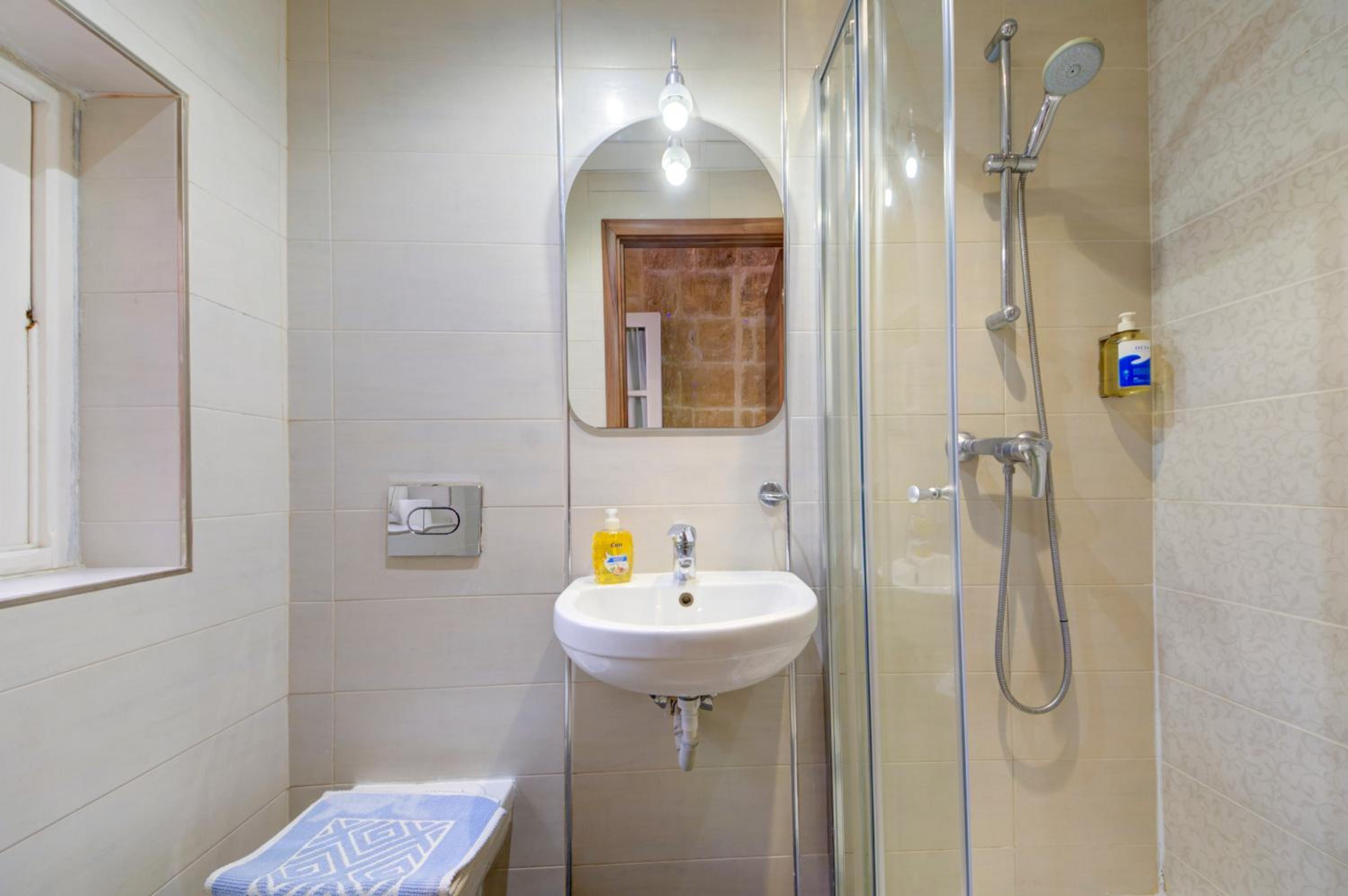 Studio Apartment - Photo 6