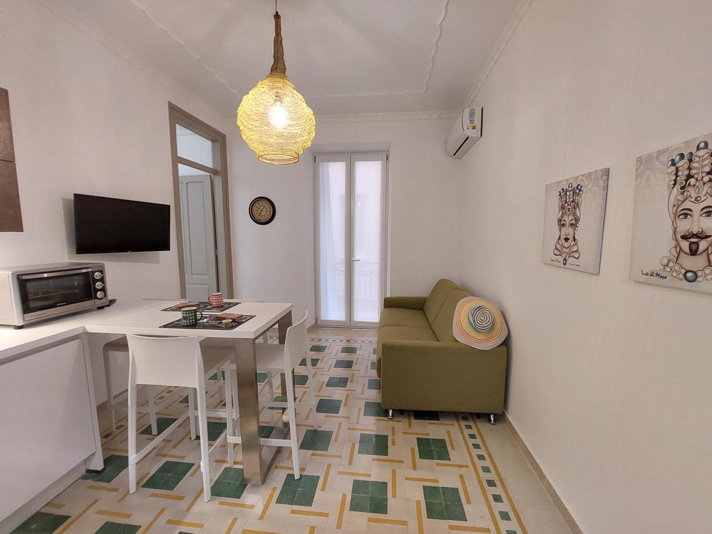 One-Bedroom Apartment photo 2