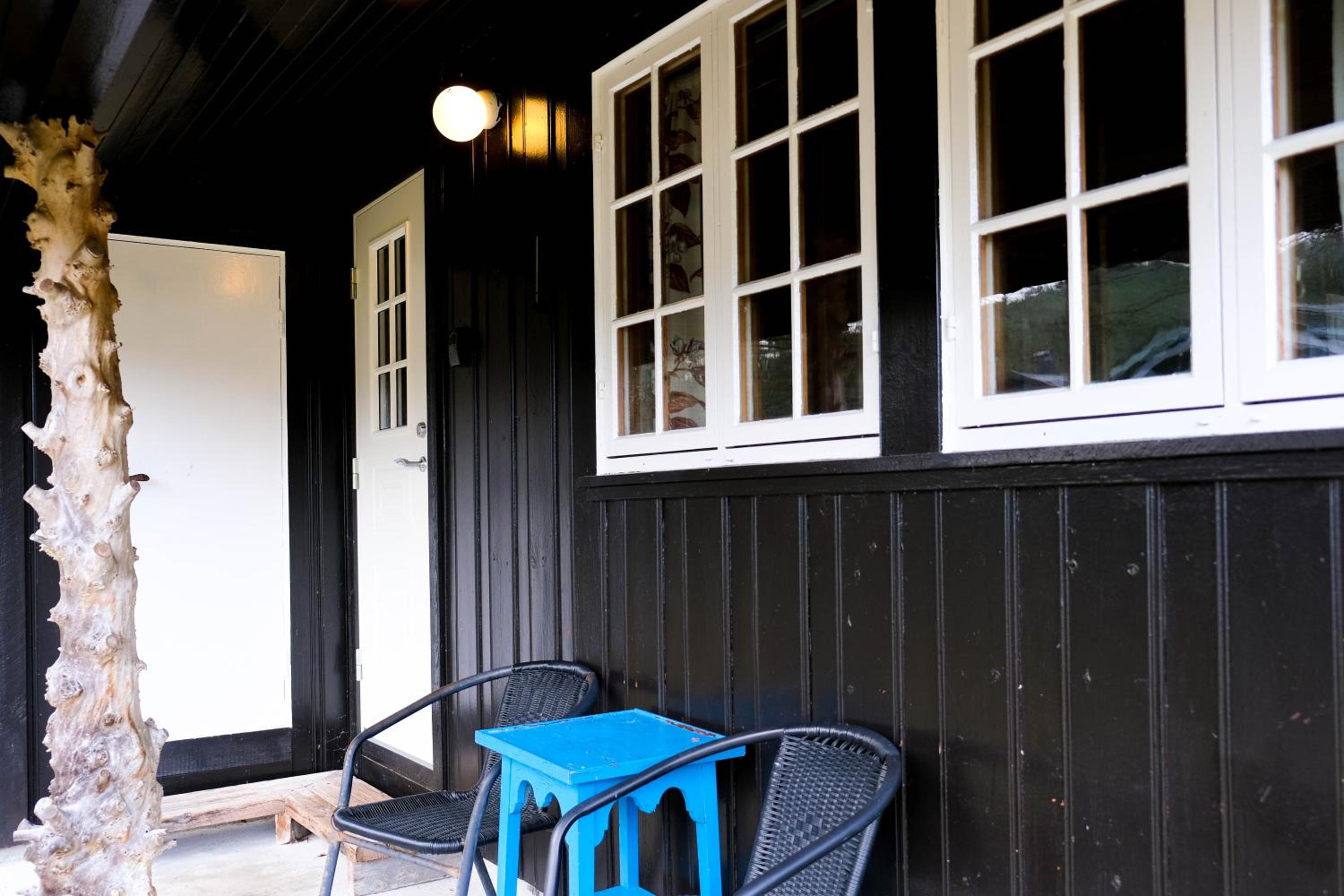 Two-Bedroom Cottage - Photo 4