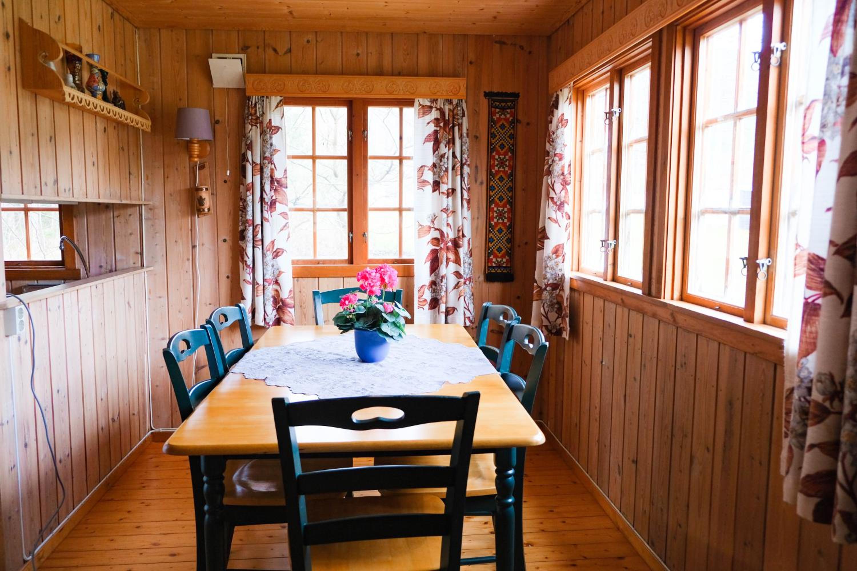 Two-Bedroom Cottage - Photo 5