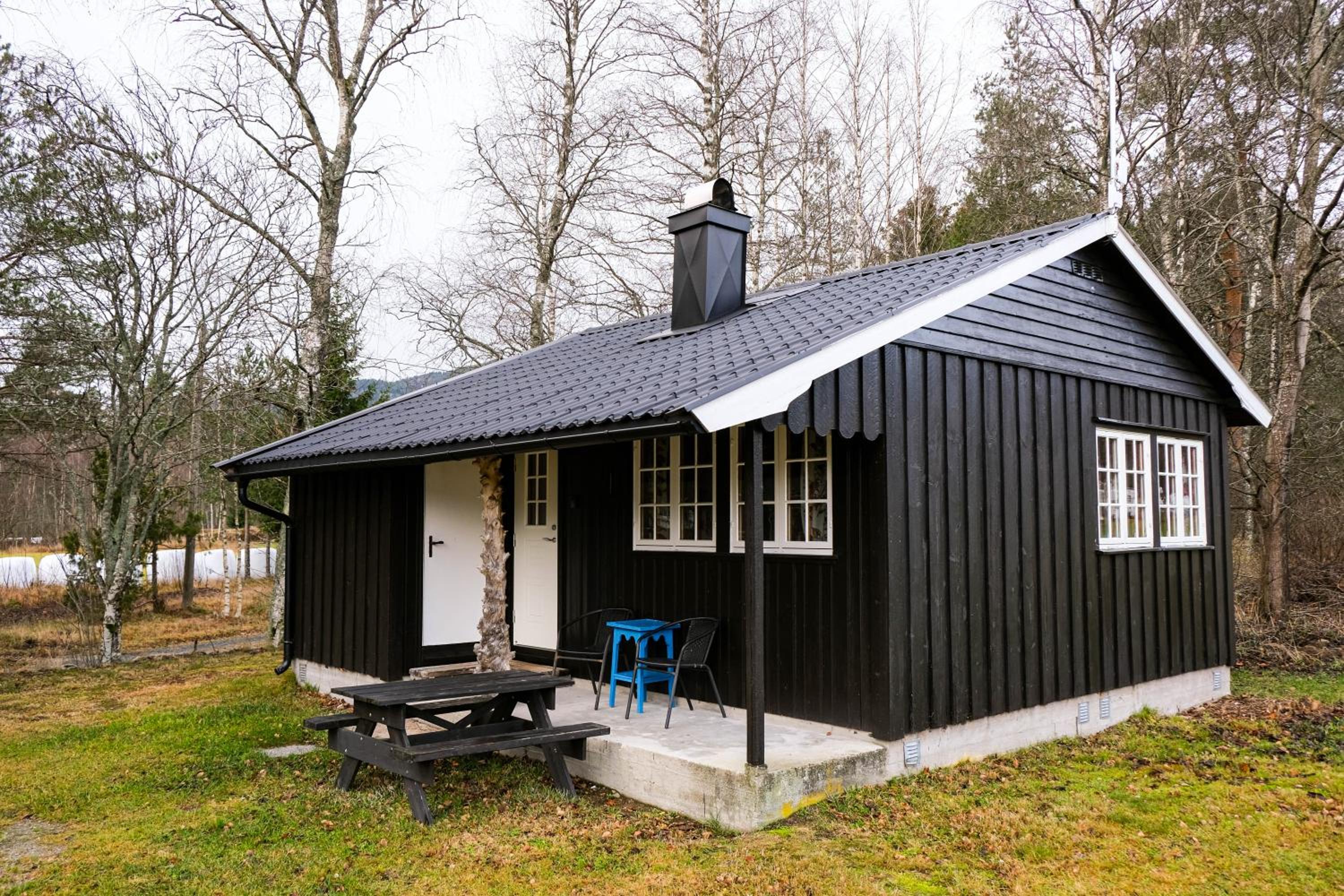 Two-Bedroom Cottage - Photo 3