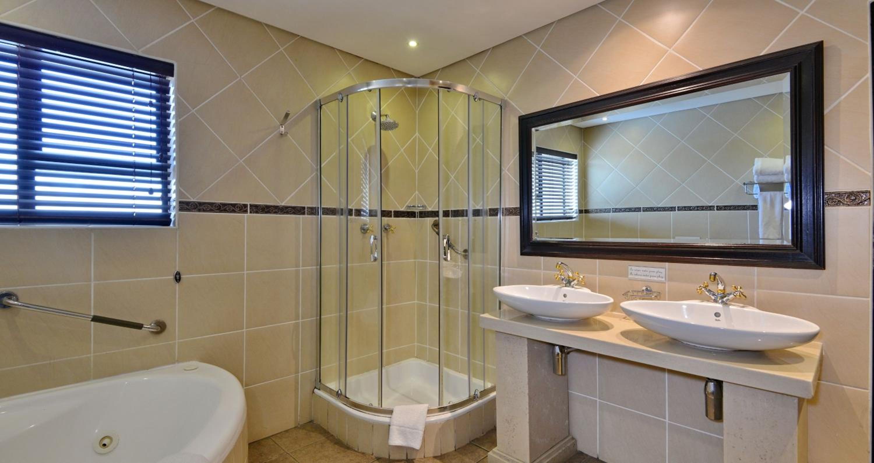 Executive Suite - Photo 11