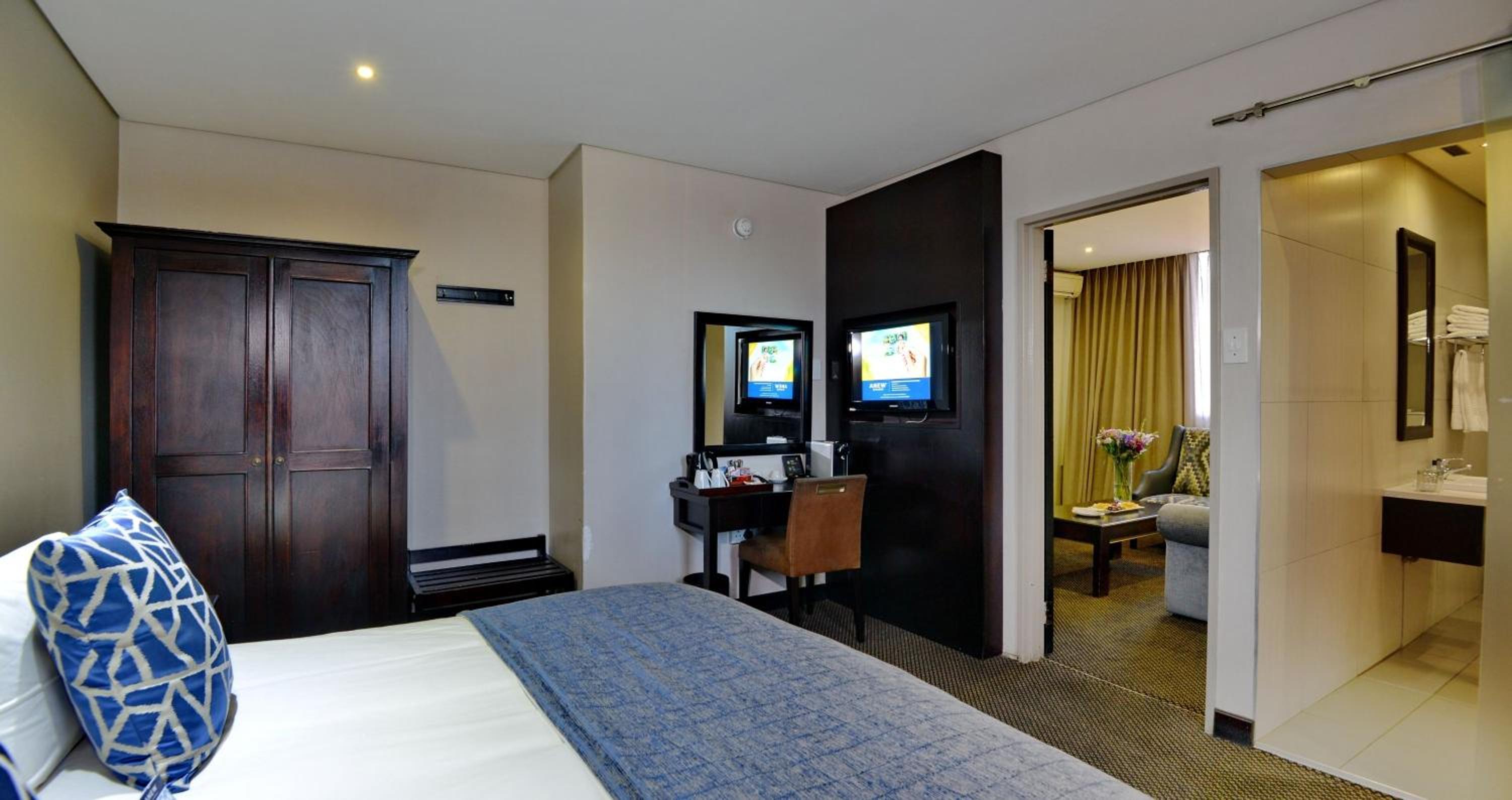 Executive Suite - Photo 1
