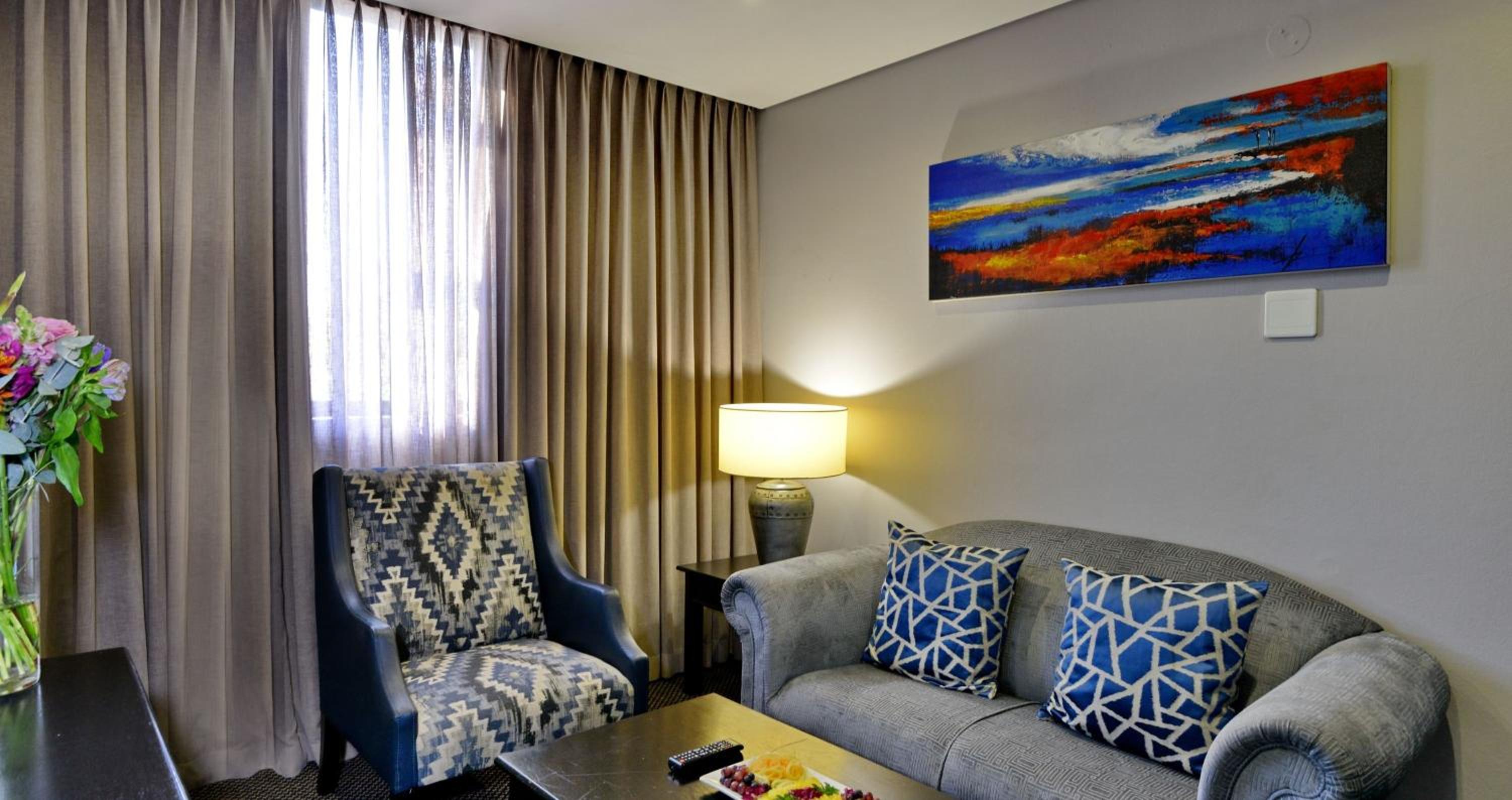 Executive Suite - Photo 3