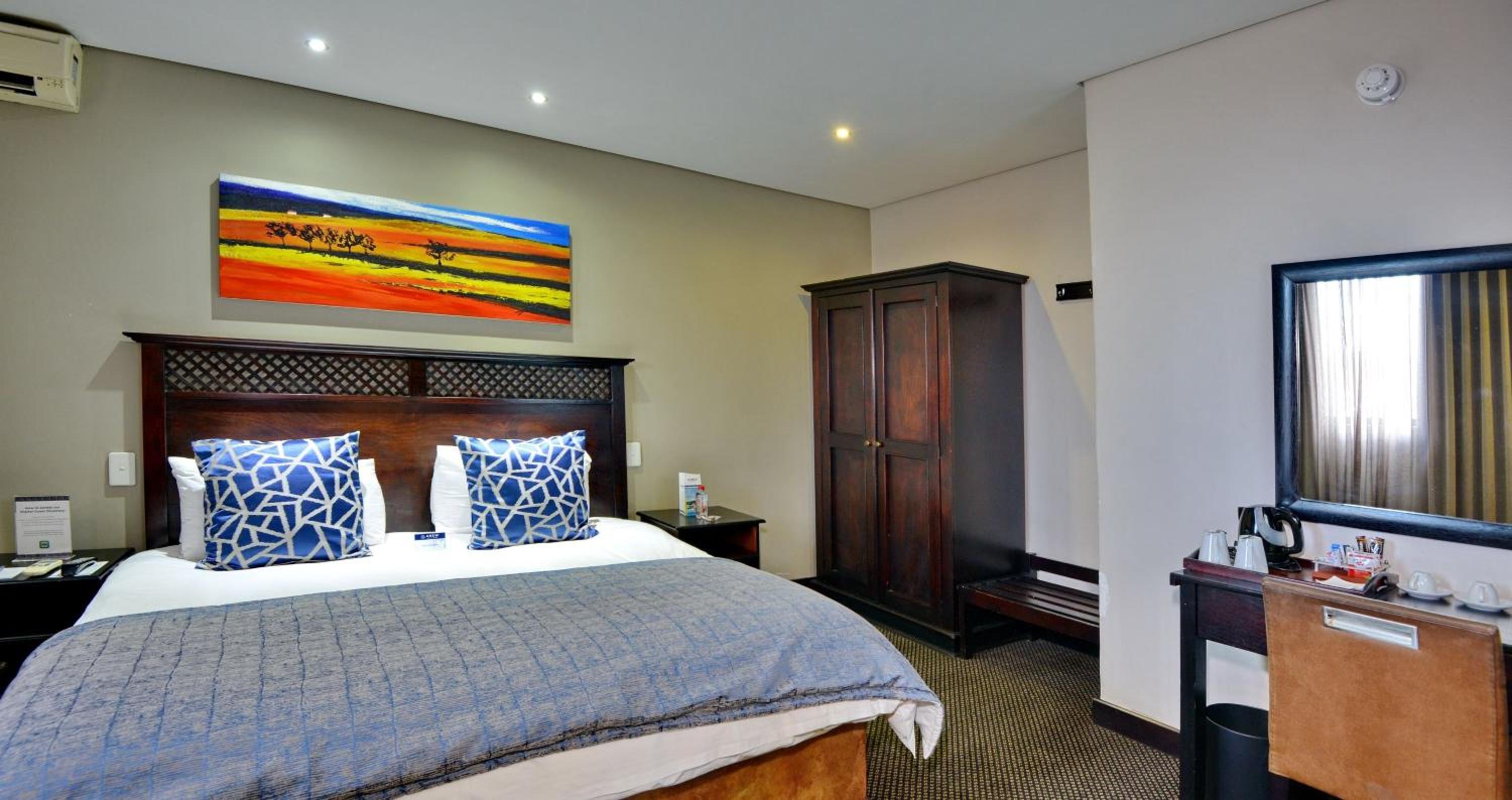 Executive Suite - Photo 4
