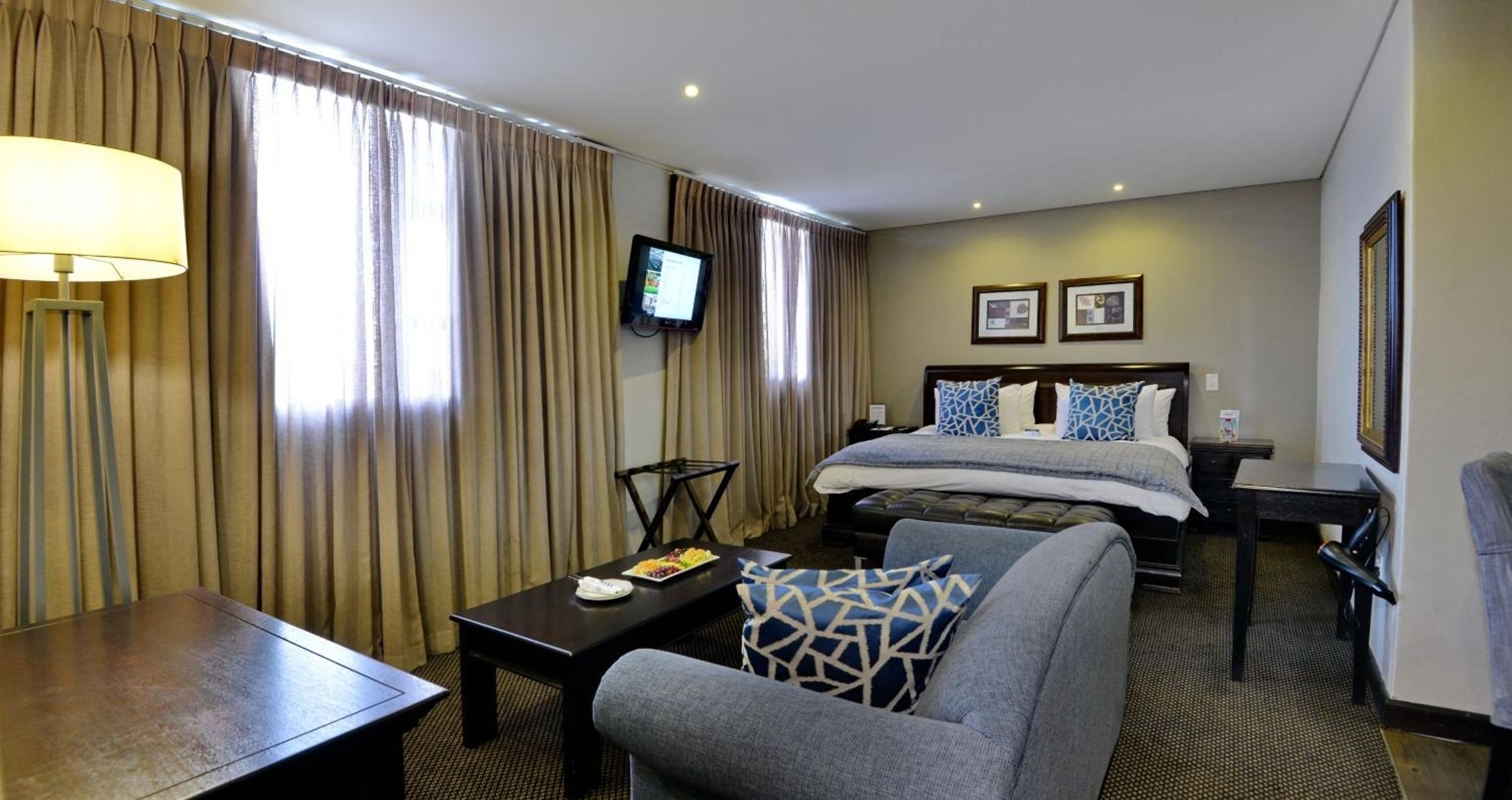 Executive Suite - Photo 5