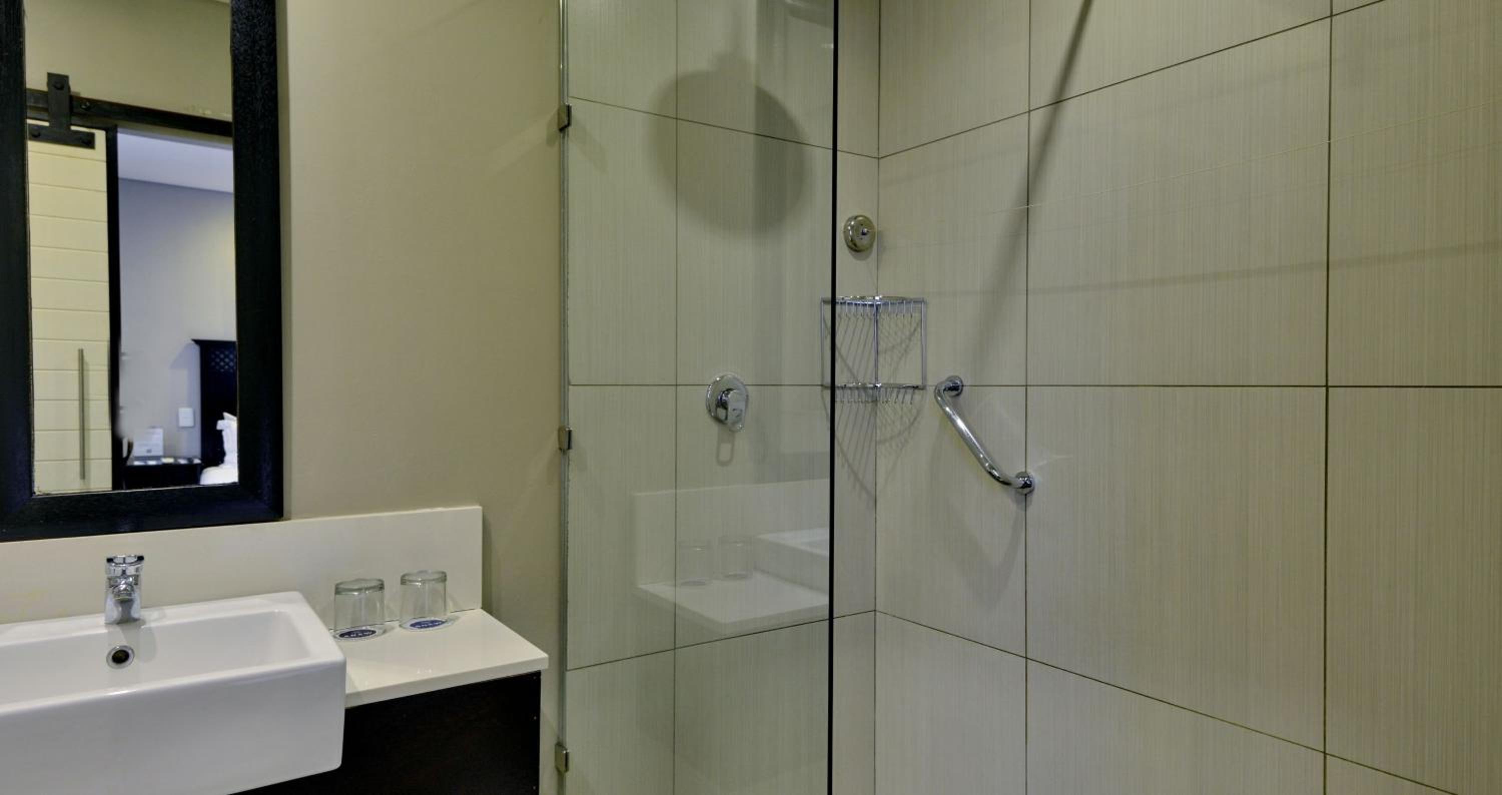 Standard Double Room - Photo 2