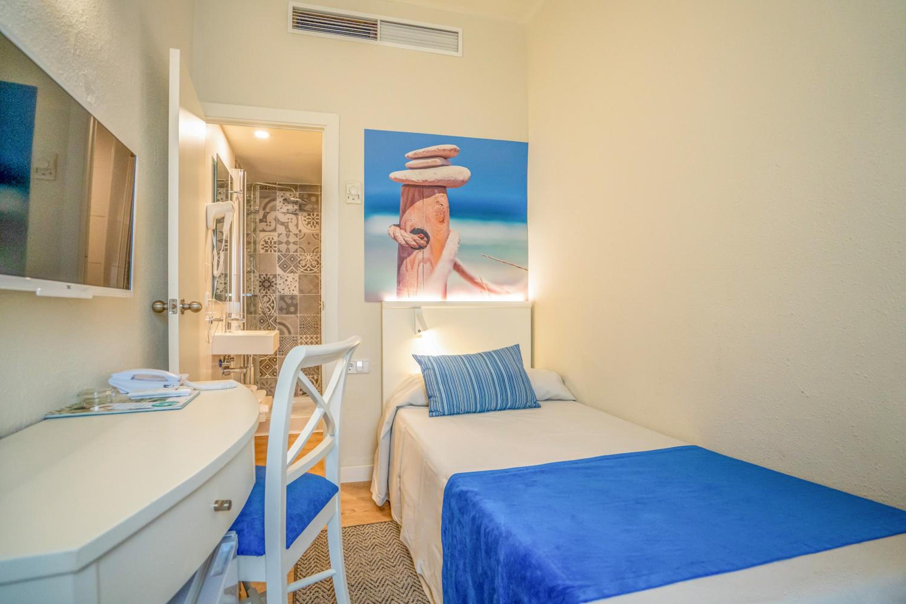 Single Room photo 2