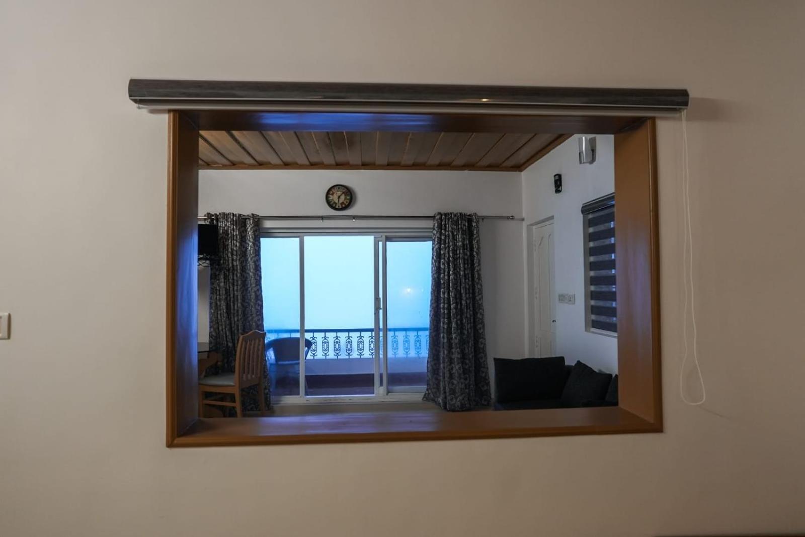 Family Room with Mountain View photo 2