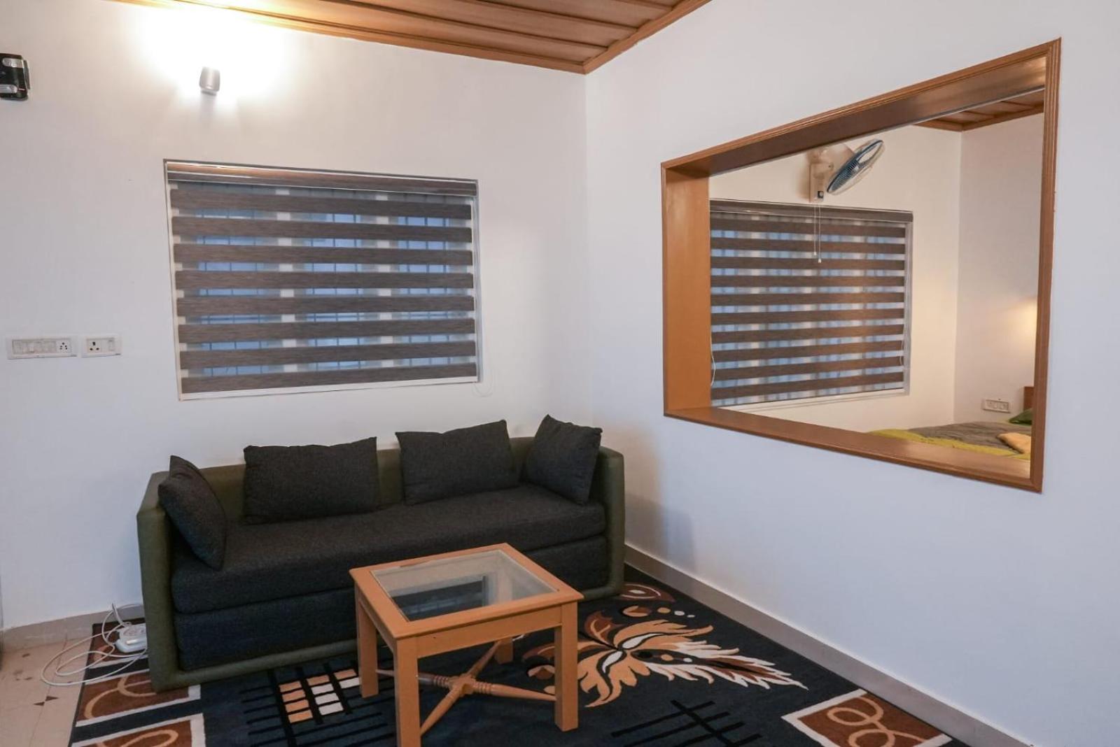 Family Room with Mountain View photo 1