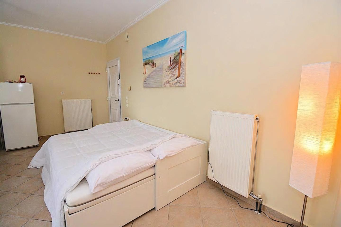 One-Bedroom Apartment photo 2