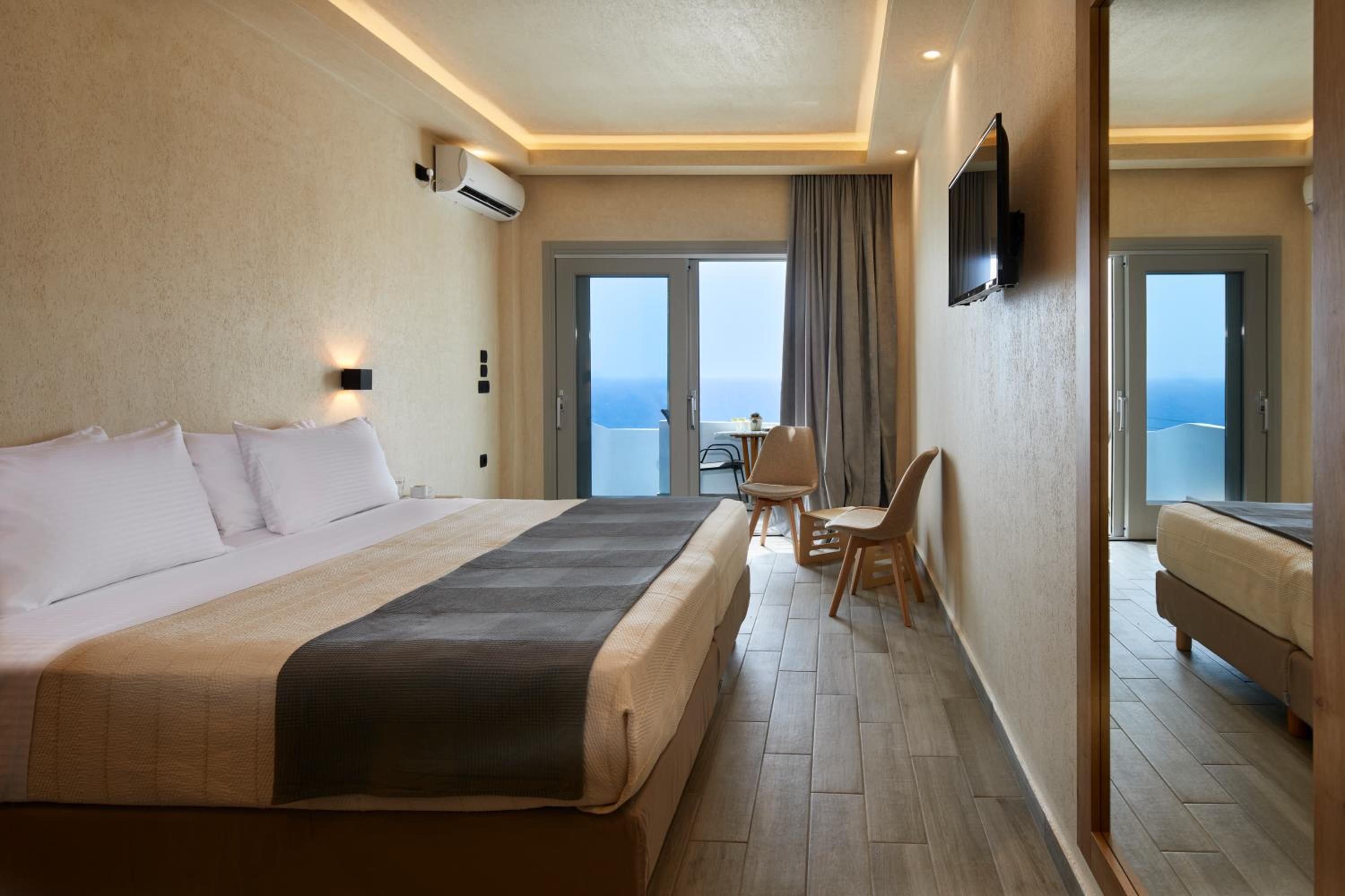 Deluxe Double Room with Balcony and Sea View