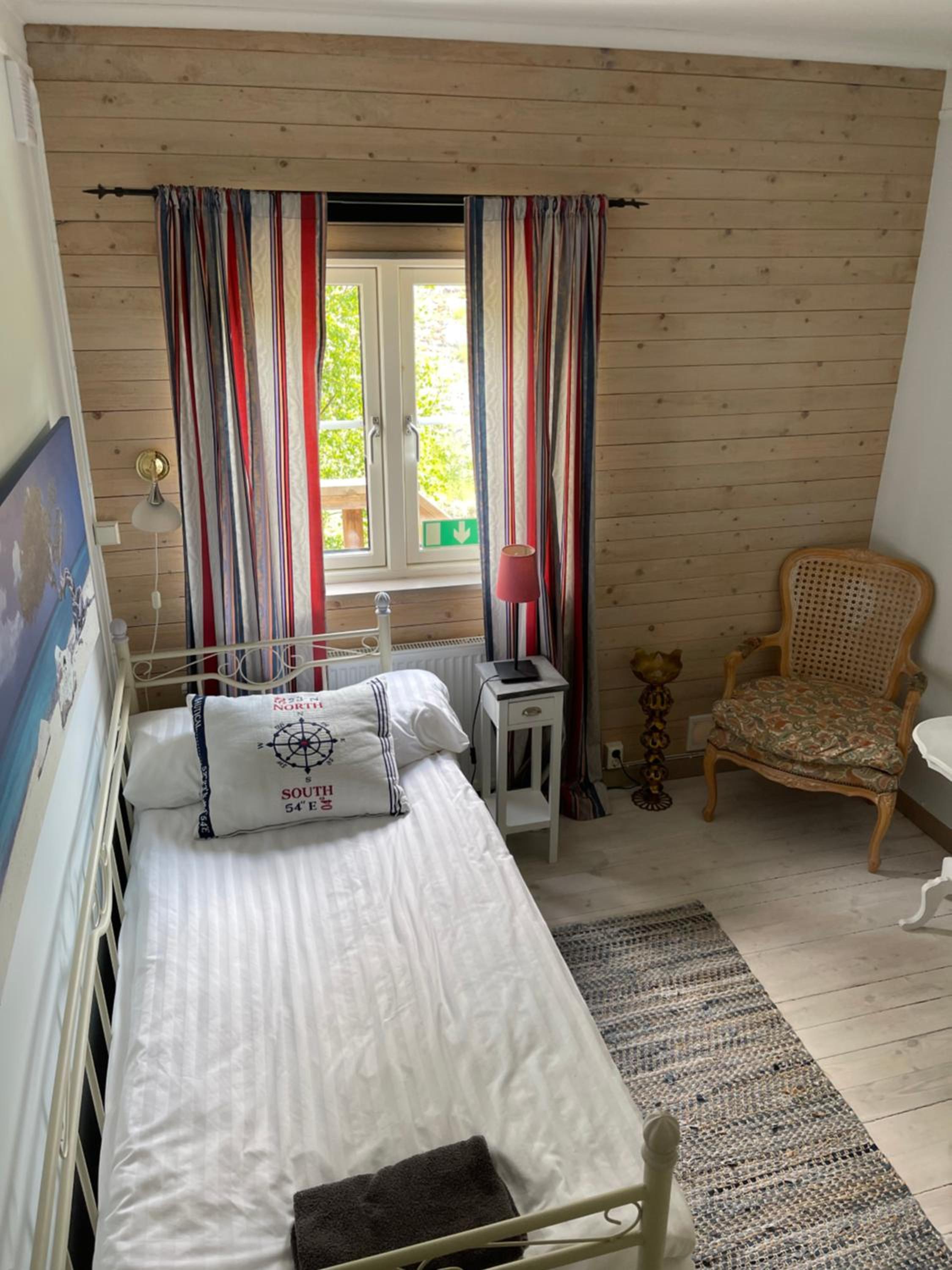 Standard Single Room with Shared Bathroom photo 2