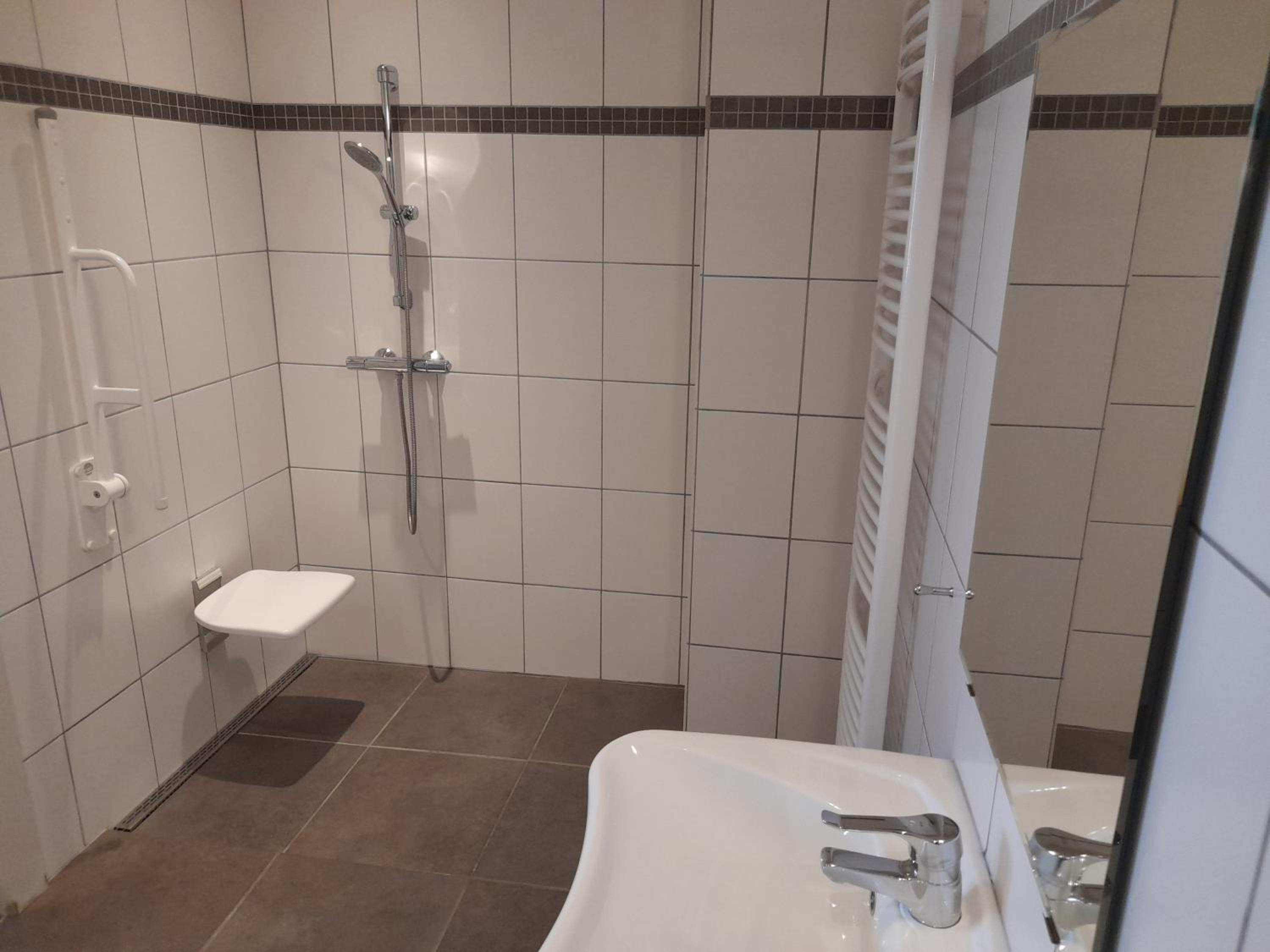 King Room - Disability Access photo 2
