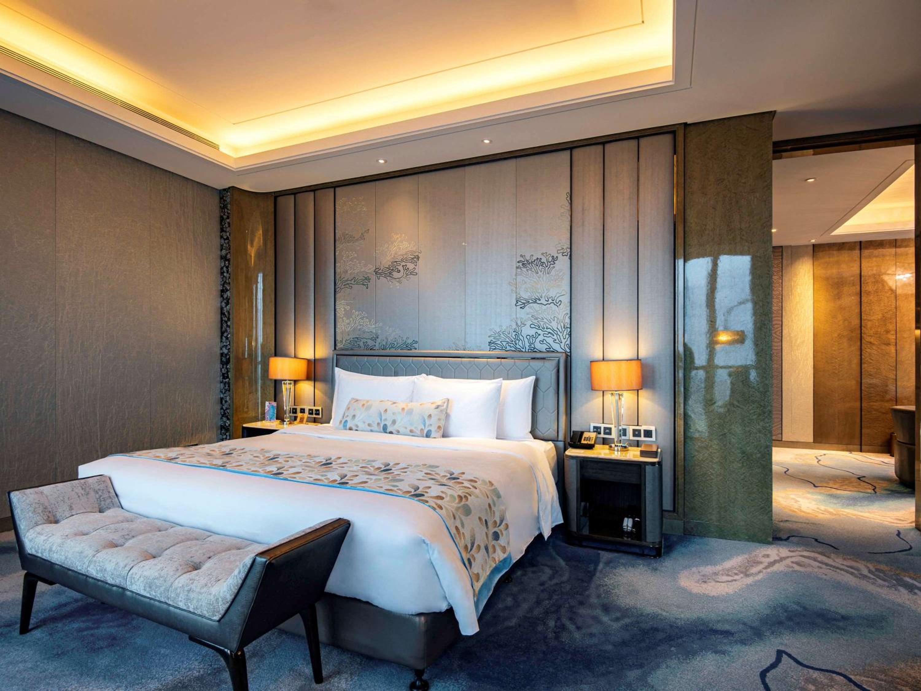 Premium Deluxe King Suite with Sea View