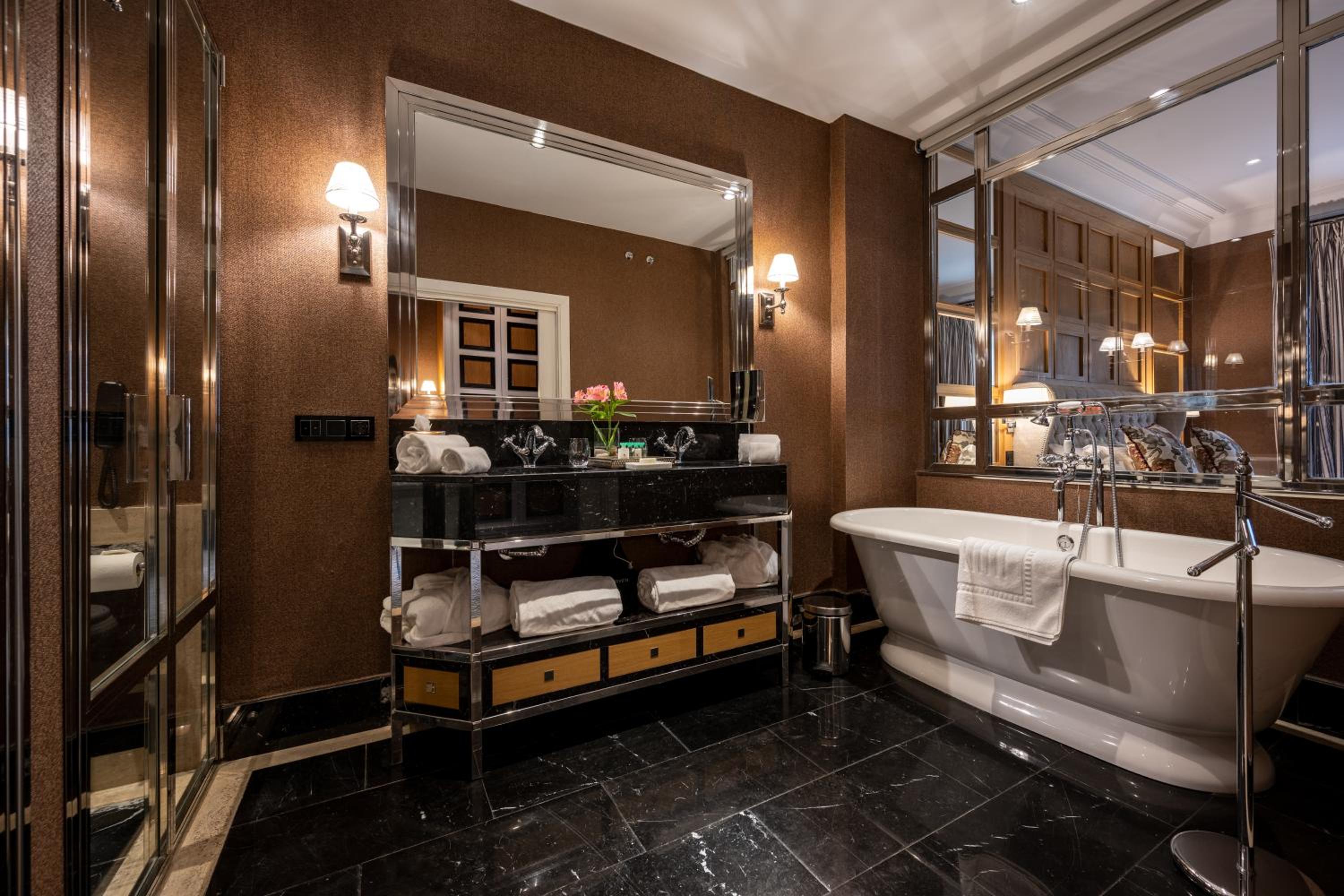 Suite Deluxe Suite Deluxe