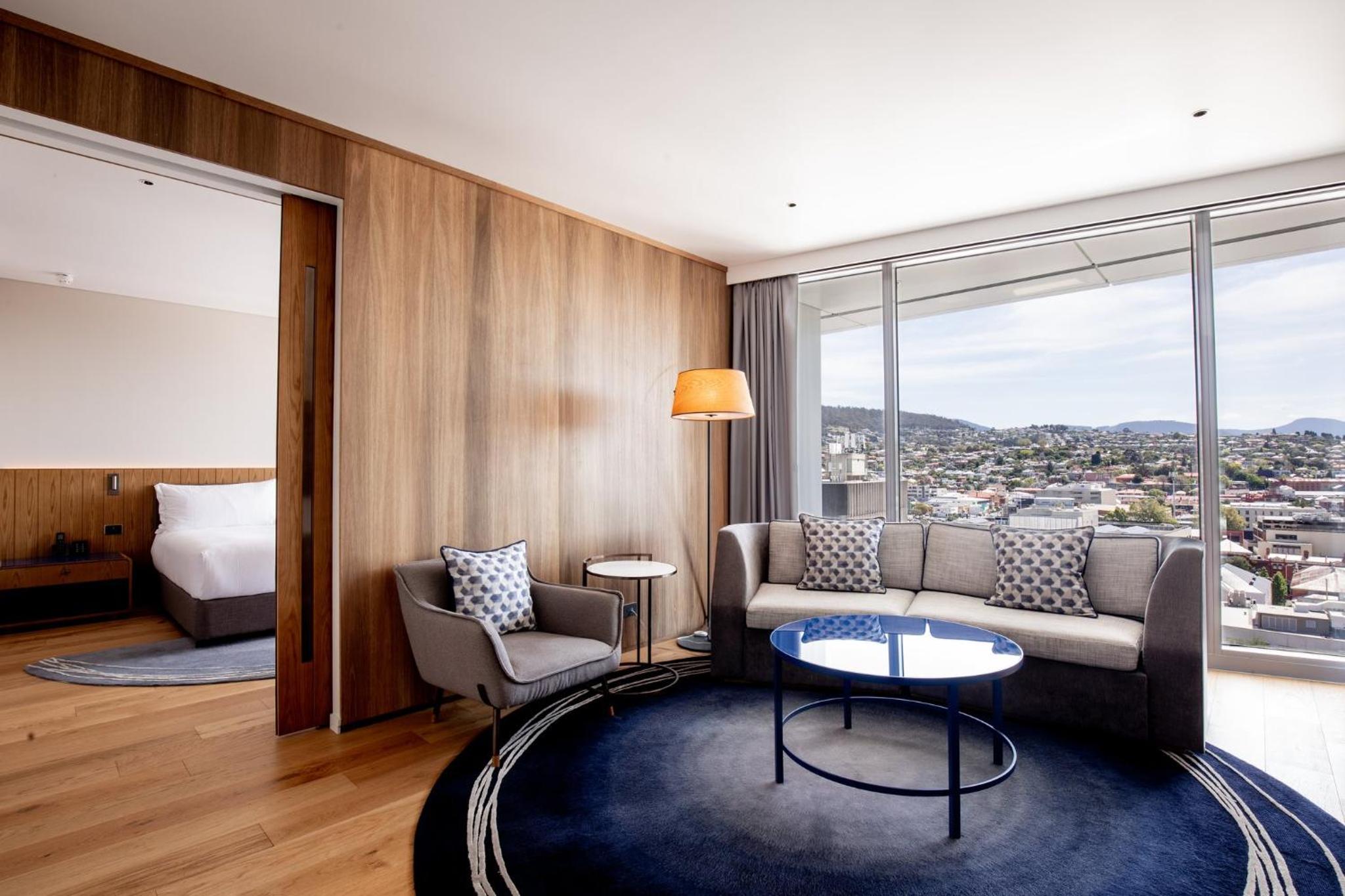 One-Bedroom King Suite with City View - Photo 5