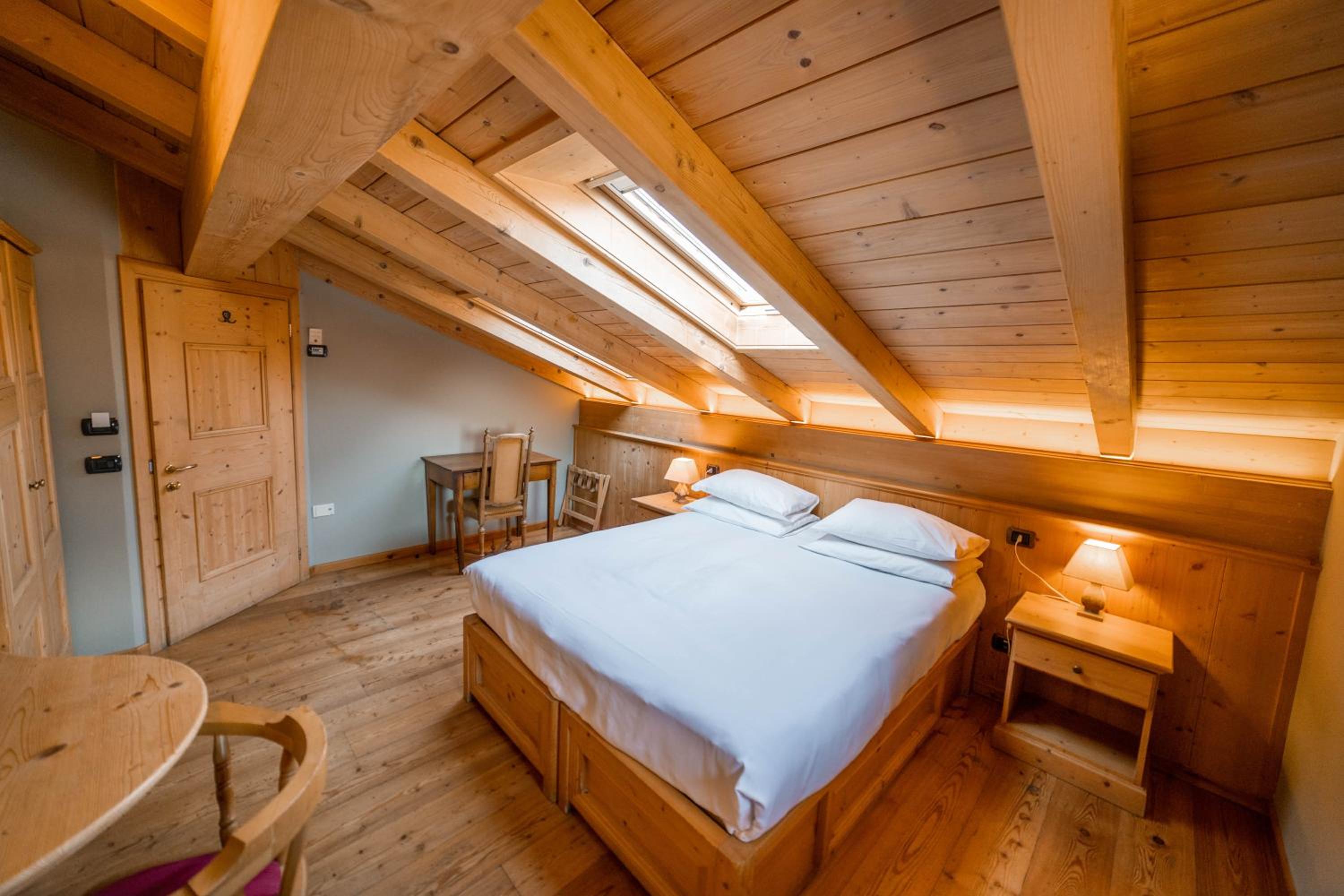 Double or Twin Room - Attic - Photo 1