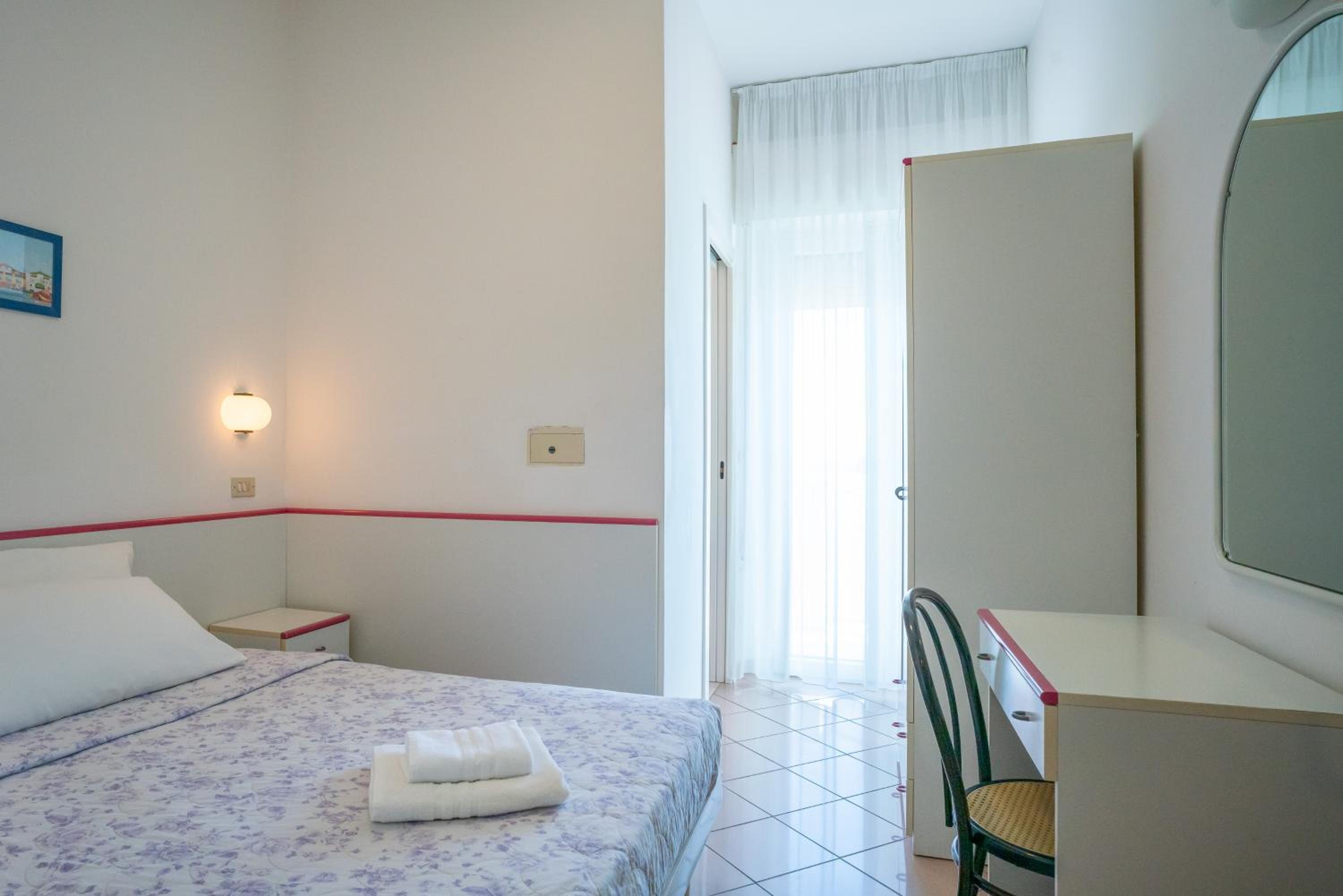 Small Double Room photo 1