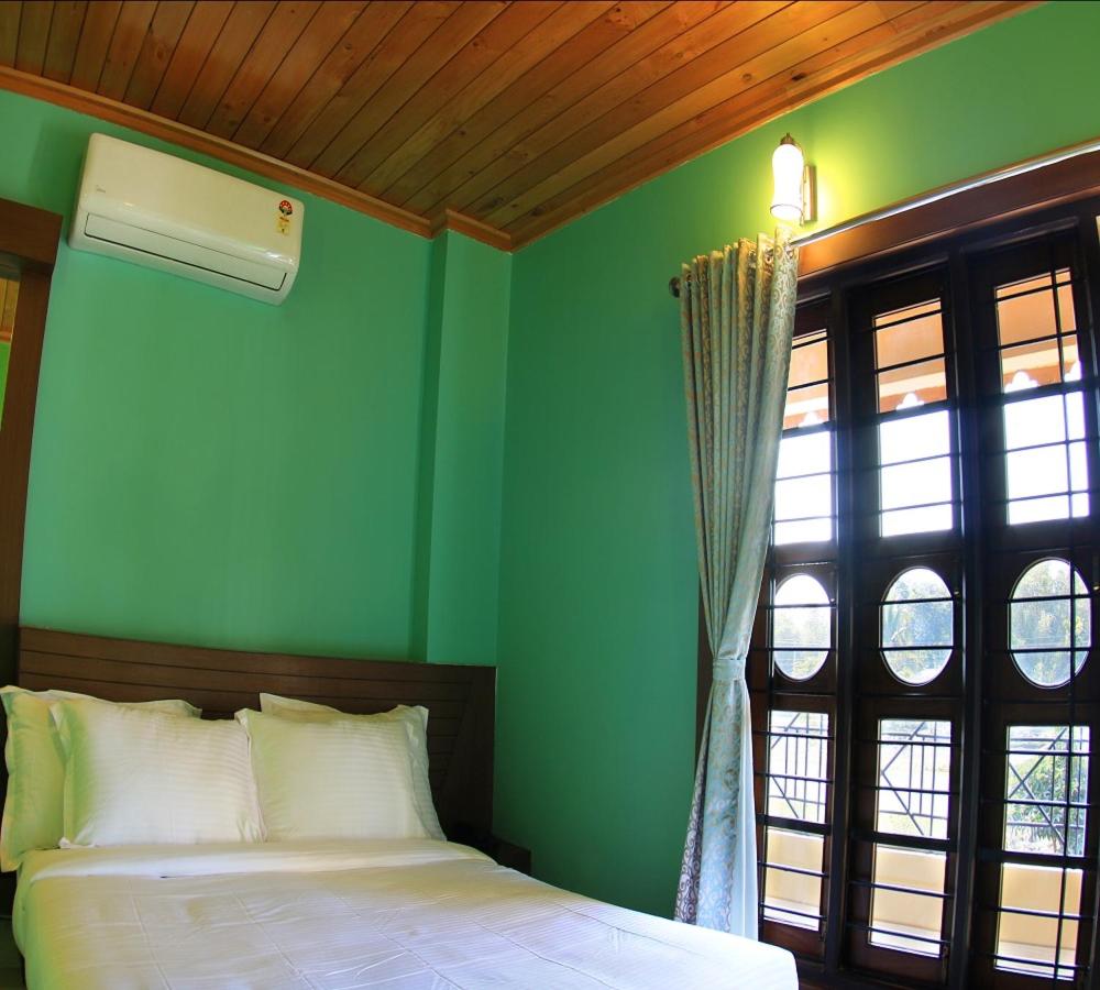 Deluxe Double Room with Balcony photo 3