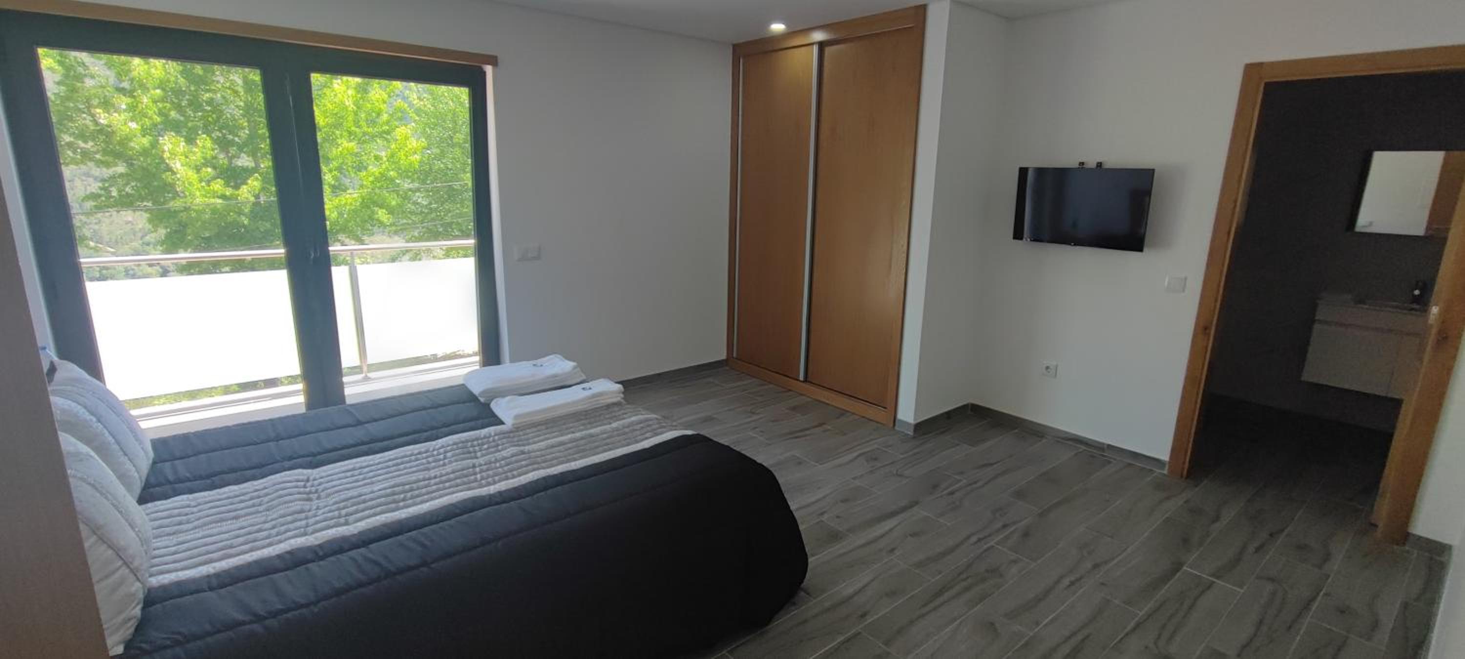 Double Room with Balcony - Photo 6