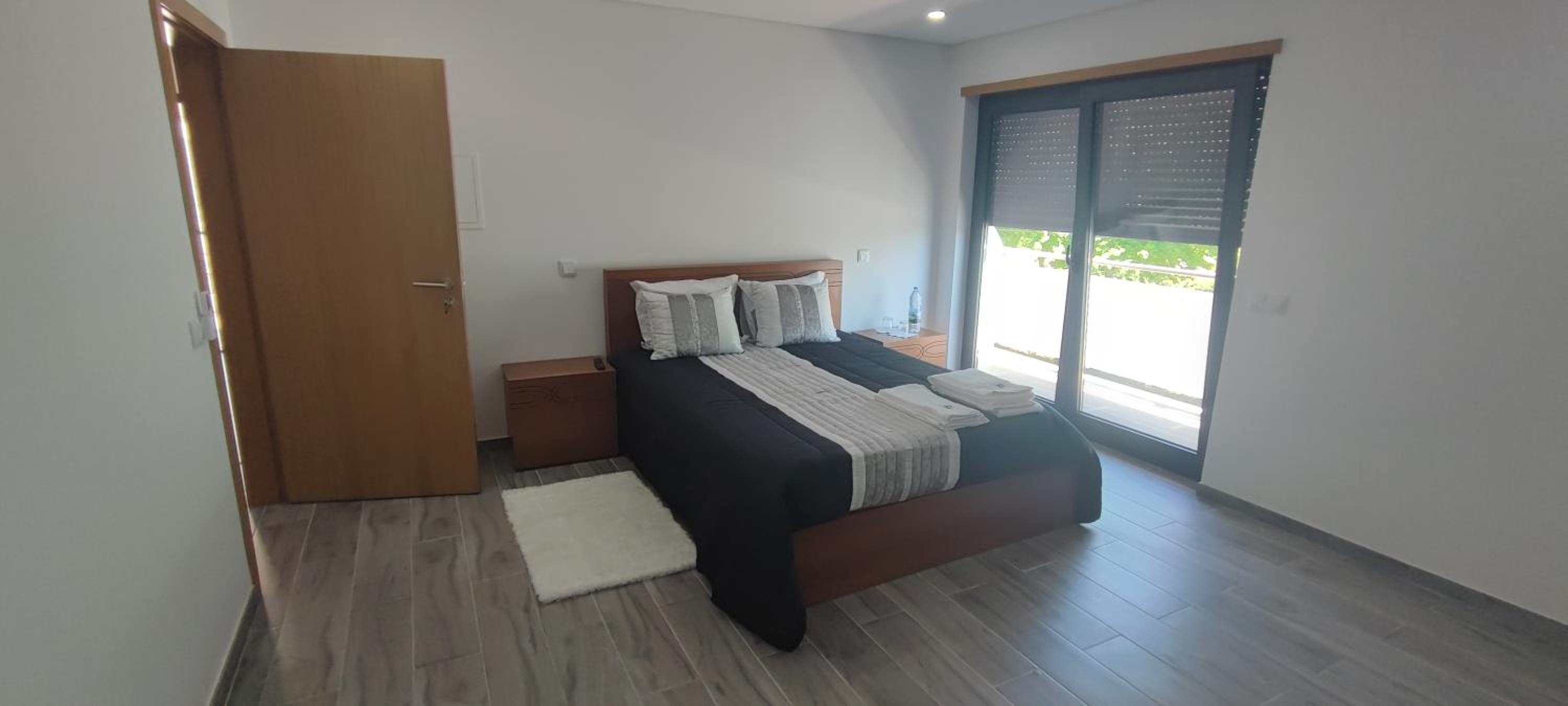 Double Room with Balcony - Photo 3