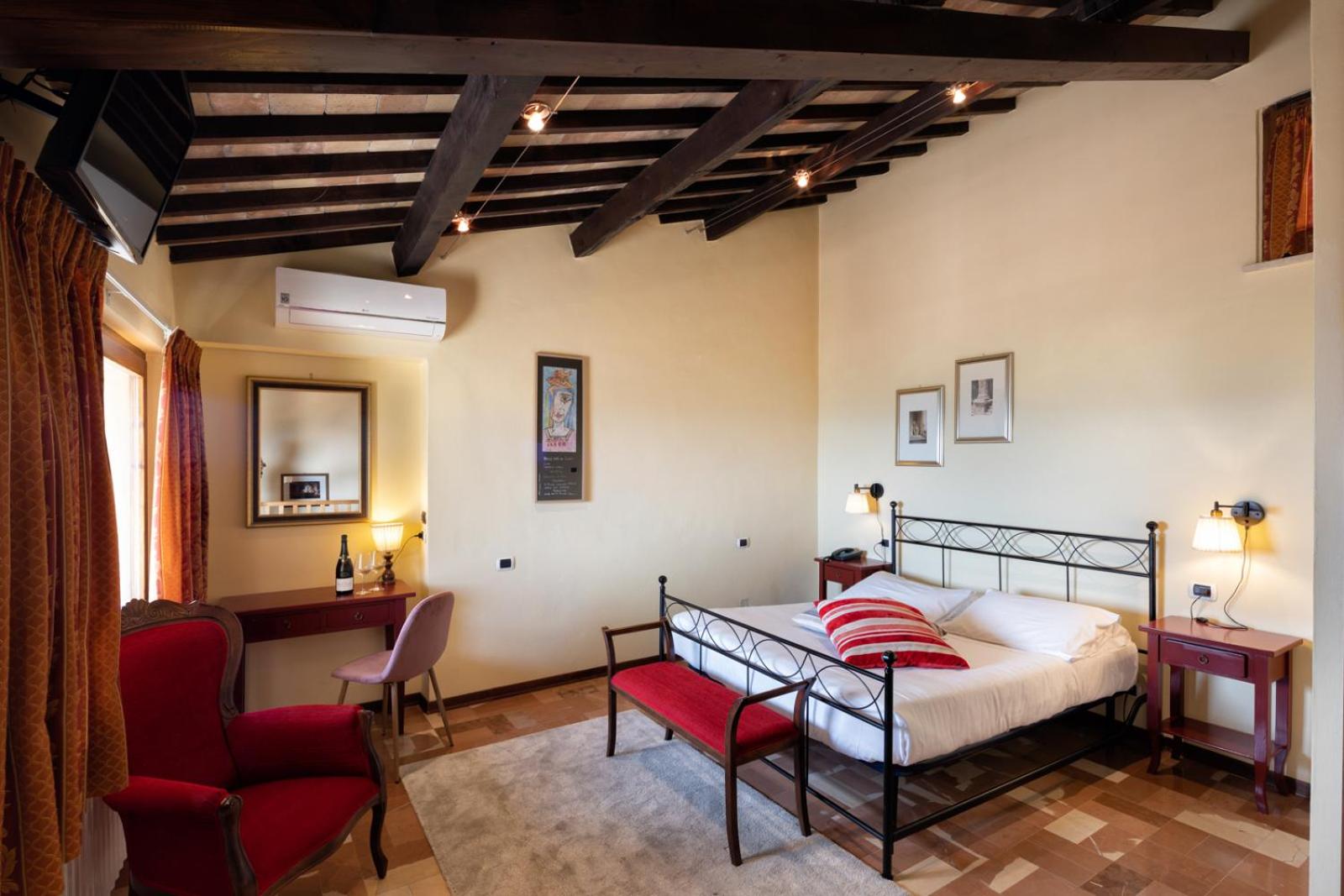 Deluxe Room - Photo 4