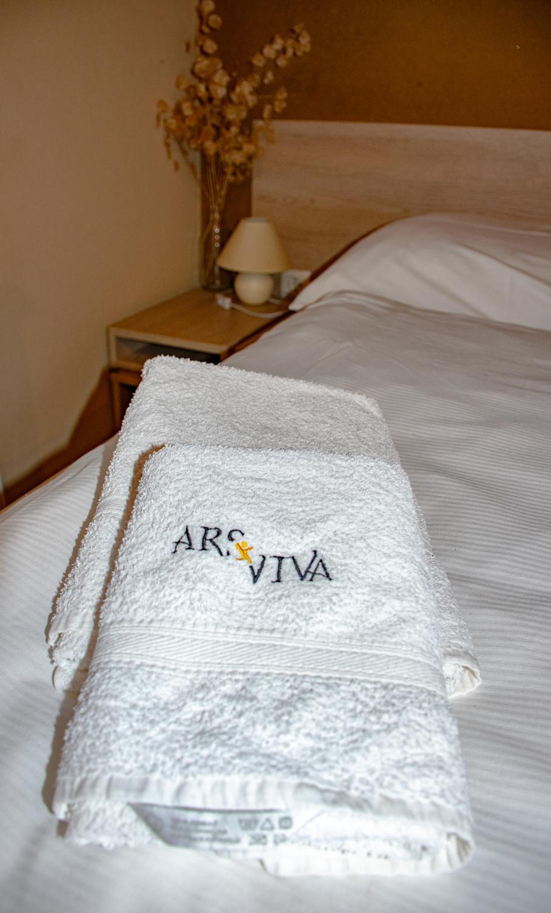 Double Room with Private Bathroom - Photo 8