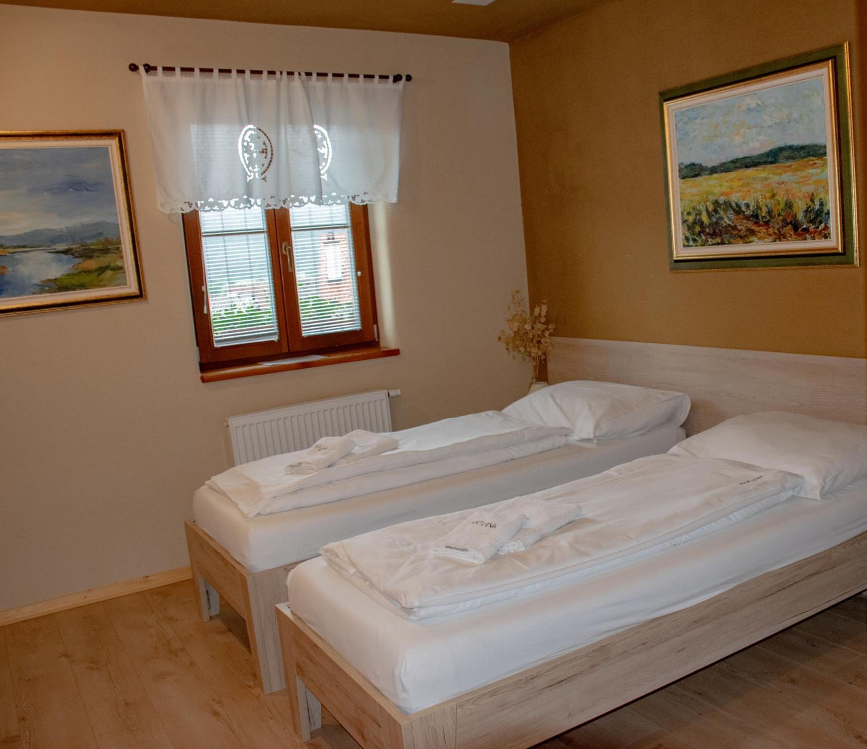 Double Room with Private Bathroom - Photo 5